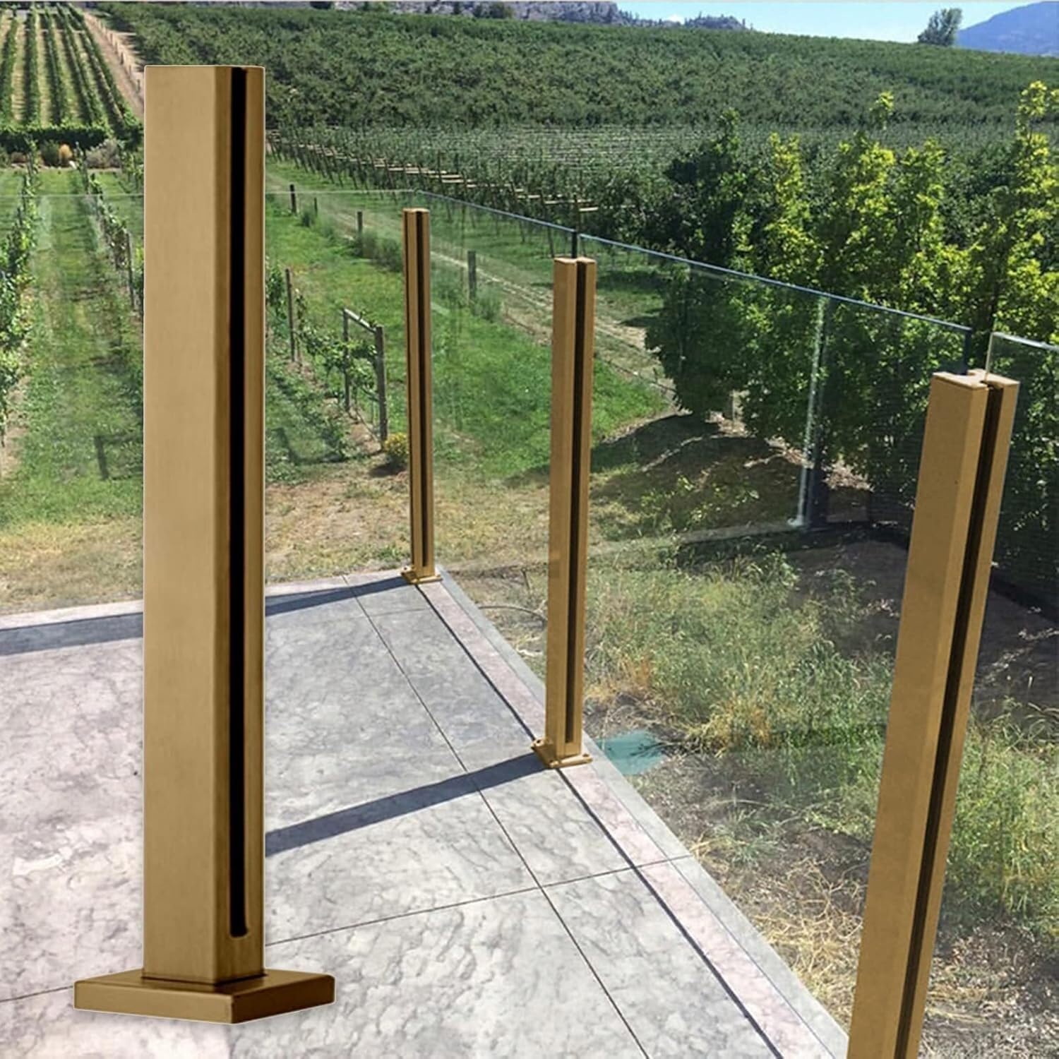 Poteau de garde-corps en verre carré acier inoxydable doré pour terrasse et garde-corps