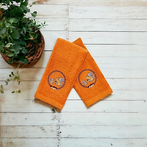 Miniatura 3 de Serafina Home Toallas de dedo de otoño elegantes ardillas bordadas con bellotas en diseño de corona de otoño en naranja quemado felpa, juego de 2