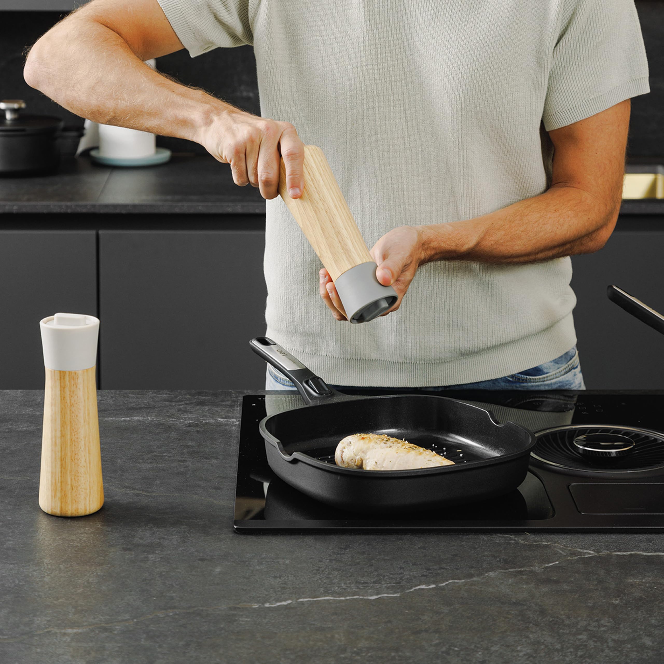 Berghoff Phantom Nonstick Ceramic Square Grill Pan 10.25in Detachable Handle Recycled Cast Aluminum CeraGreen Non-Toxic Coating Induction Pan Oven-to-Table Cookware Full Disk