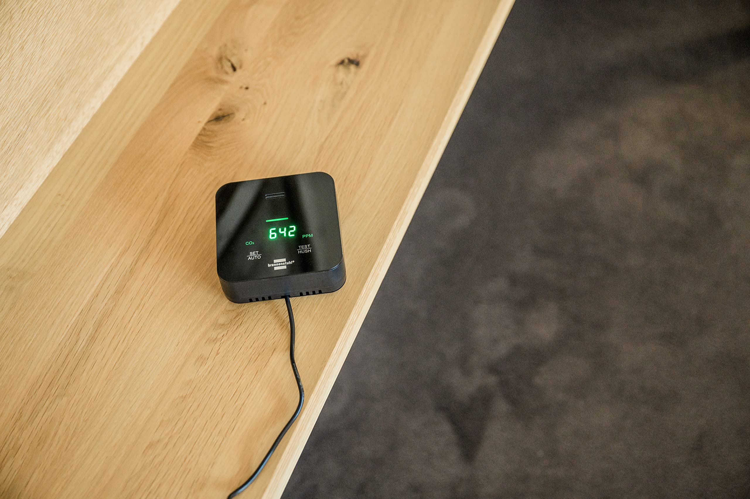 Brennenstuhl CO2 Messgerät C2M L 4050 zur Überwachung der Luftqualität (mit CO2-Ampelanzeige, Alarmsignal, Batteriebetrieb bis zu 12h, inkl. Netzteil)