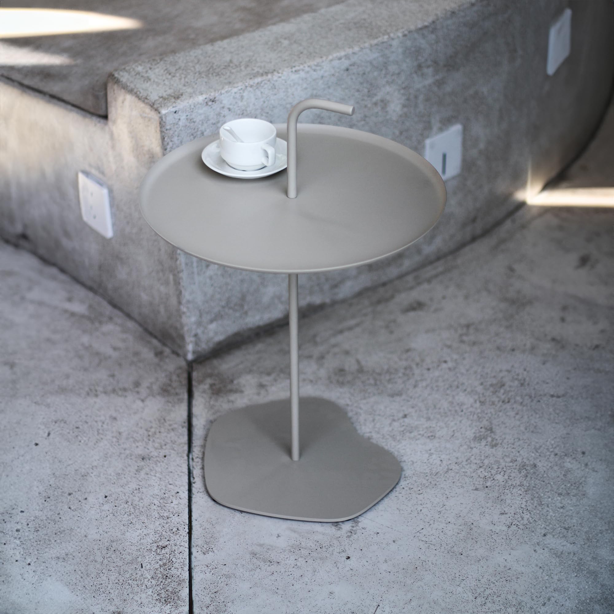 casa.pro Tavolino da Giardino con Manico Tavolo da Caffè con Piano Rotondo da Interno, Esterno per Balcone Terrazza Patio Salotto (AxØ) 57x38 cm in Acciaio - Colore Champagne