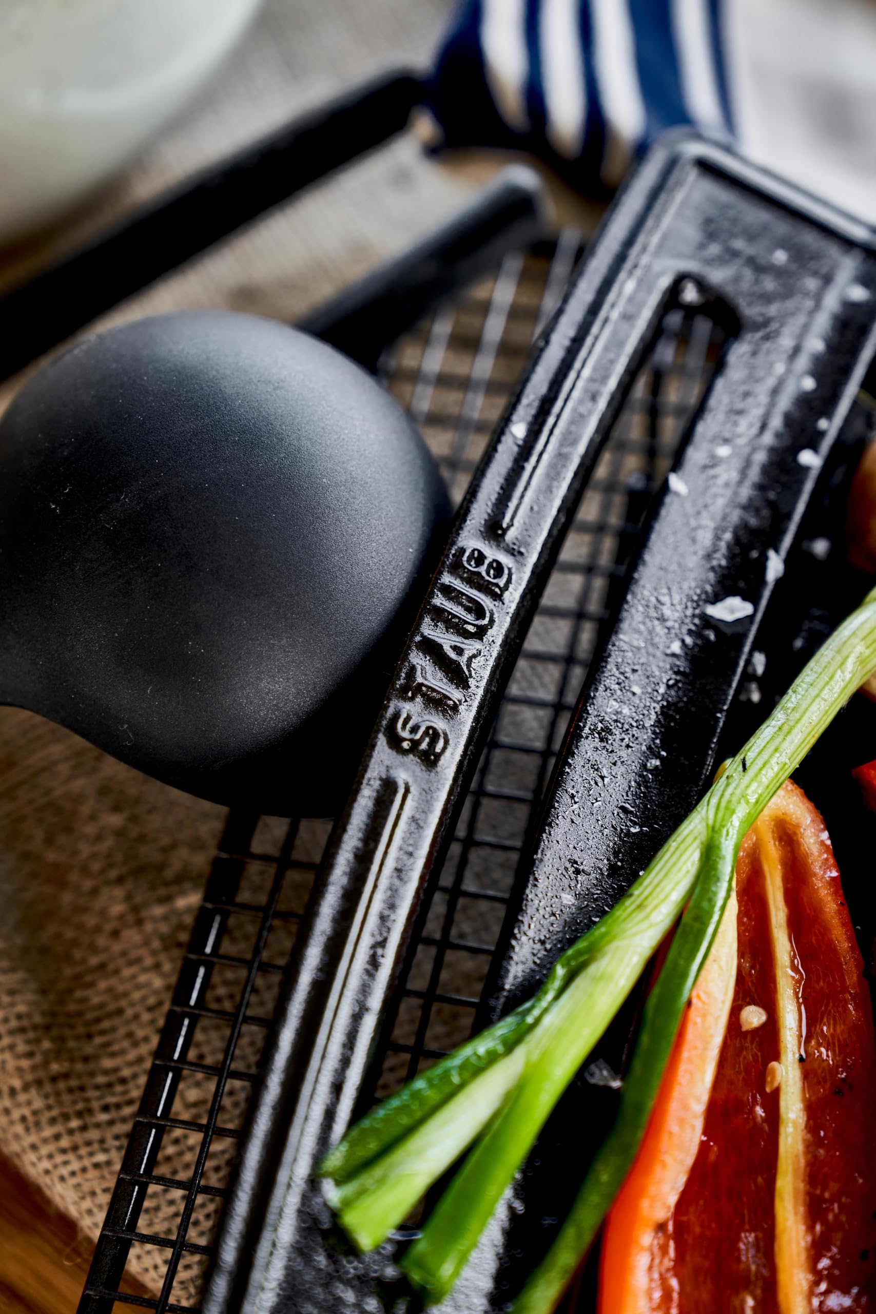 Amazon｜staub ストウブ 「 プランチャ 38×25cm ブラック」 グリル