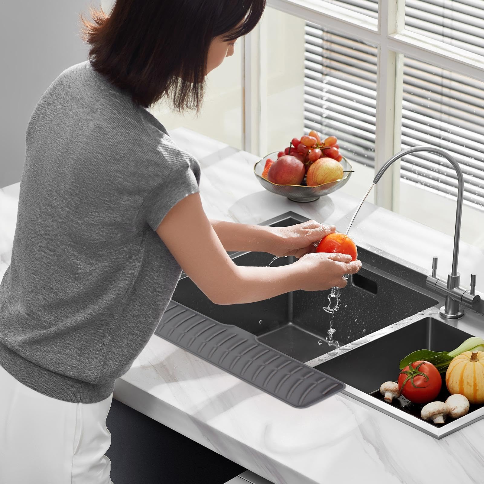 Tappetino in silicone antiscivolo, tappetino drenante, paraspruzzi per rubinetto,design per il convogliamento dell'acqua (Grigio, 46 cm) - ZAEWRY | Leroy Merlin