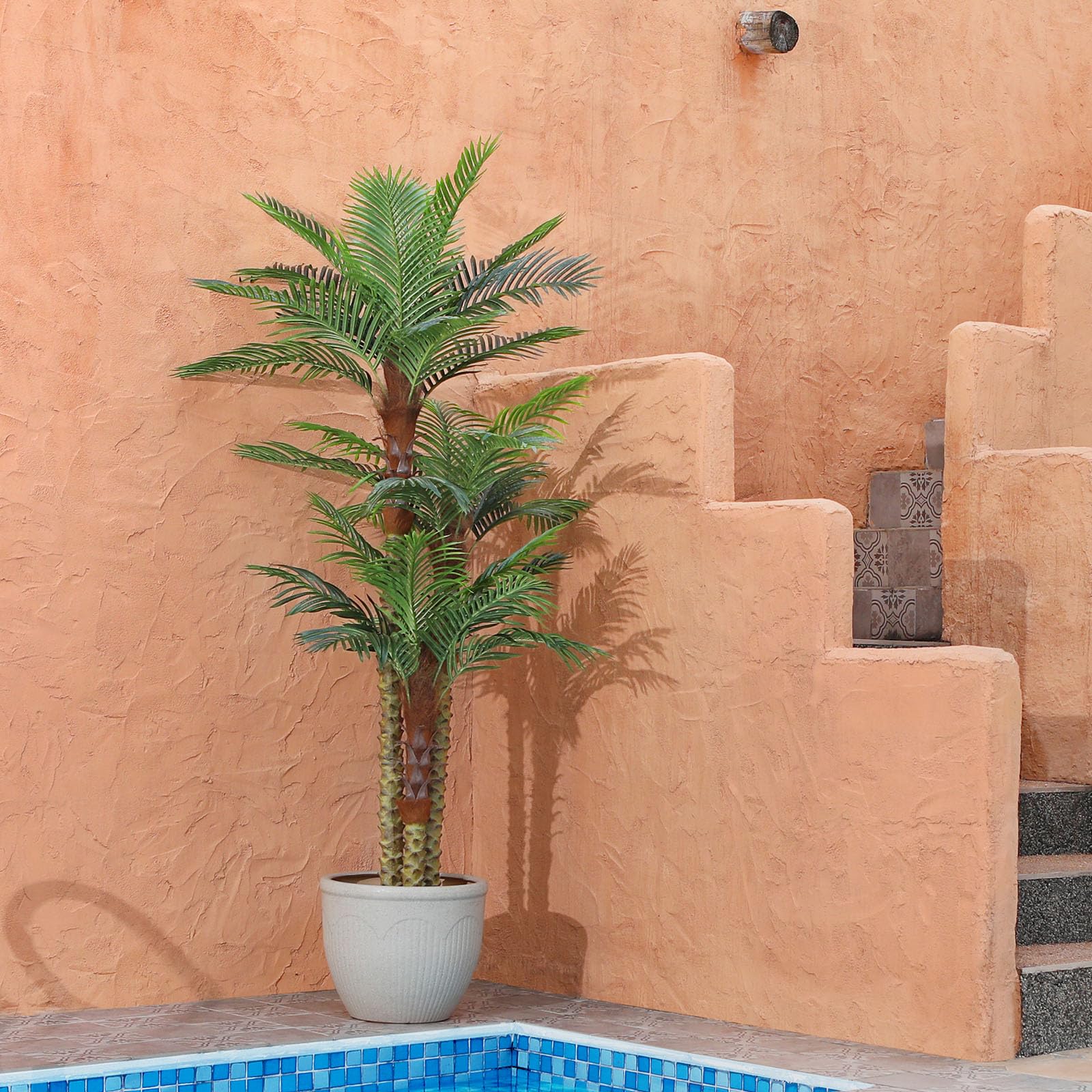 SOGUYI 240 cm Outdoor Künstliche Palme UV-beständige Große Kunstpalme | Tropische Goldrattan Pflanze für Terrasse Poolbereich Rasen Innenraumdekoration Große Faux Palme 1 Stück