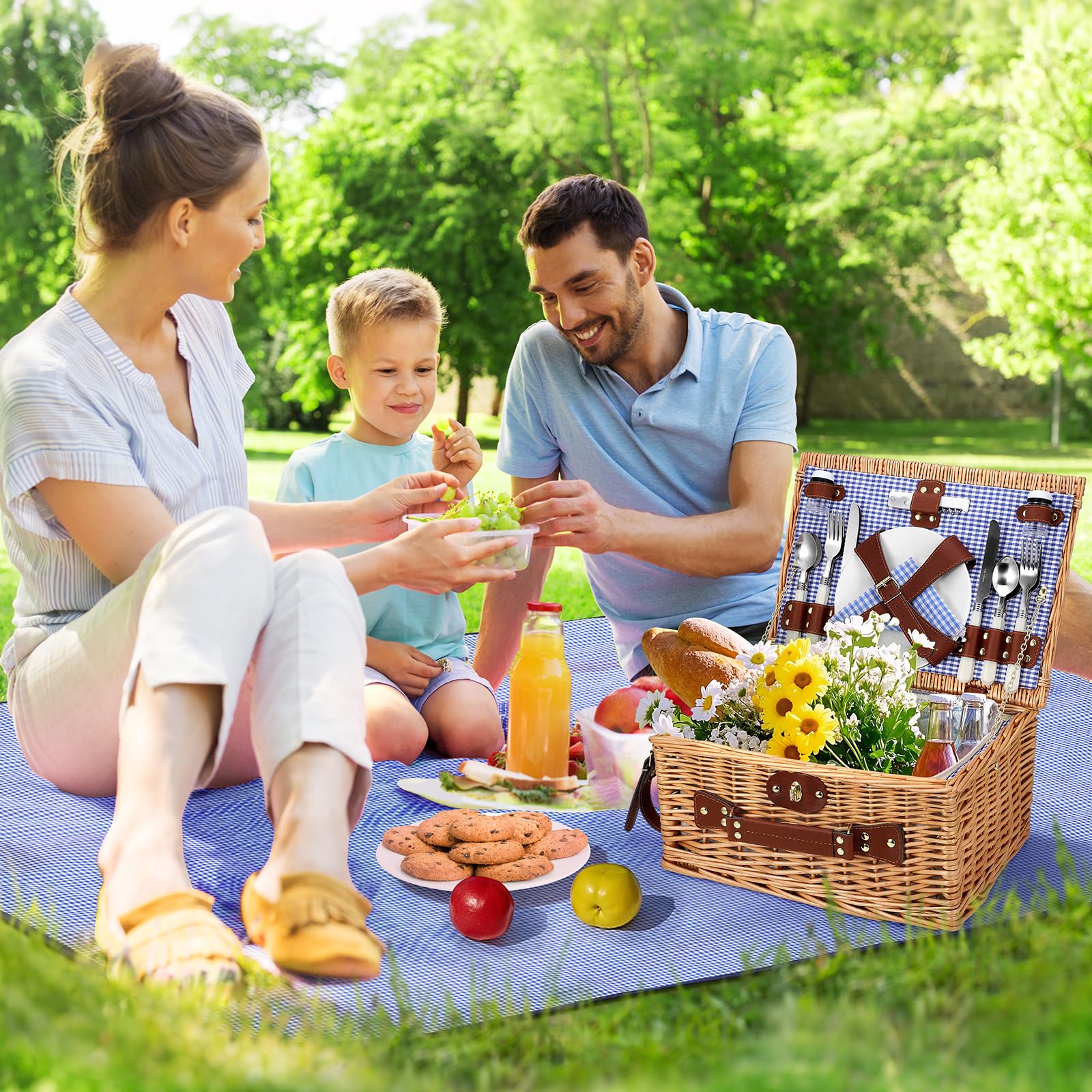 Cesta de Picnic Mimbre para 4 Personas, Cesta Trenzada a Mano con Aislamiento Integrado y Manta Impermeable – Set Completo con 4 Cubiertos, Platos, Vasos para Camping Playa jardín