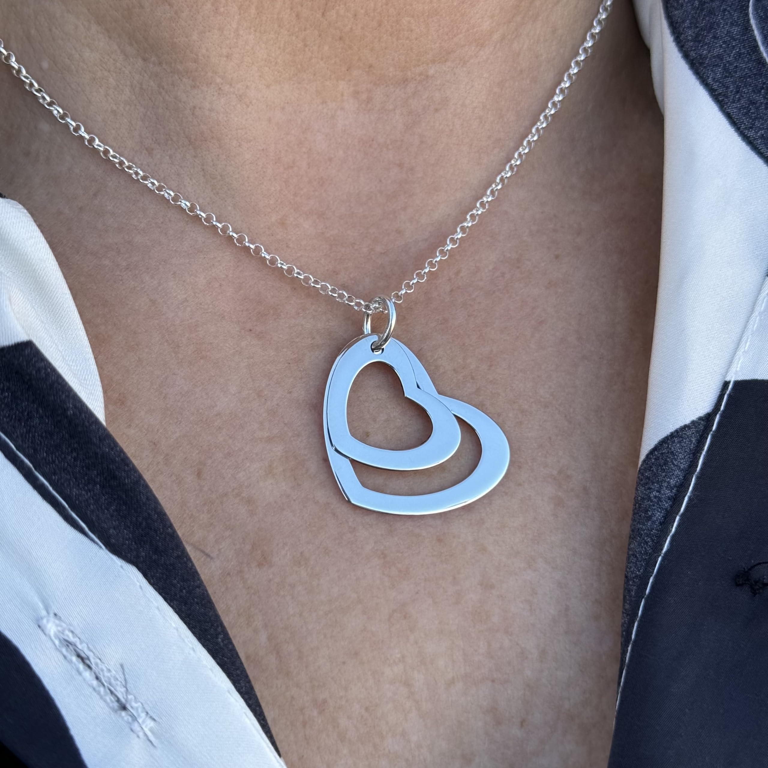 Collar Corazón con Grabación de Nombres Personalizada en Plata de Ley 925 Cadena de 45cm + Alargador. Regalo ideal de San Valentín, para Novia Madre Abuela. Hecho en España. (2 Corazones Plata)