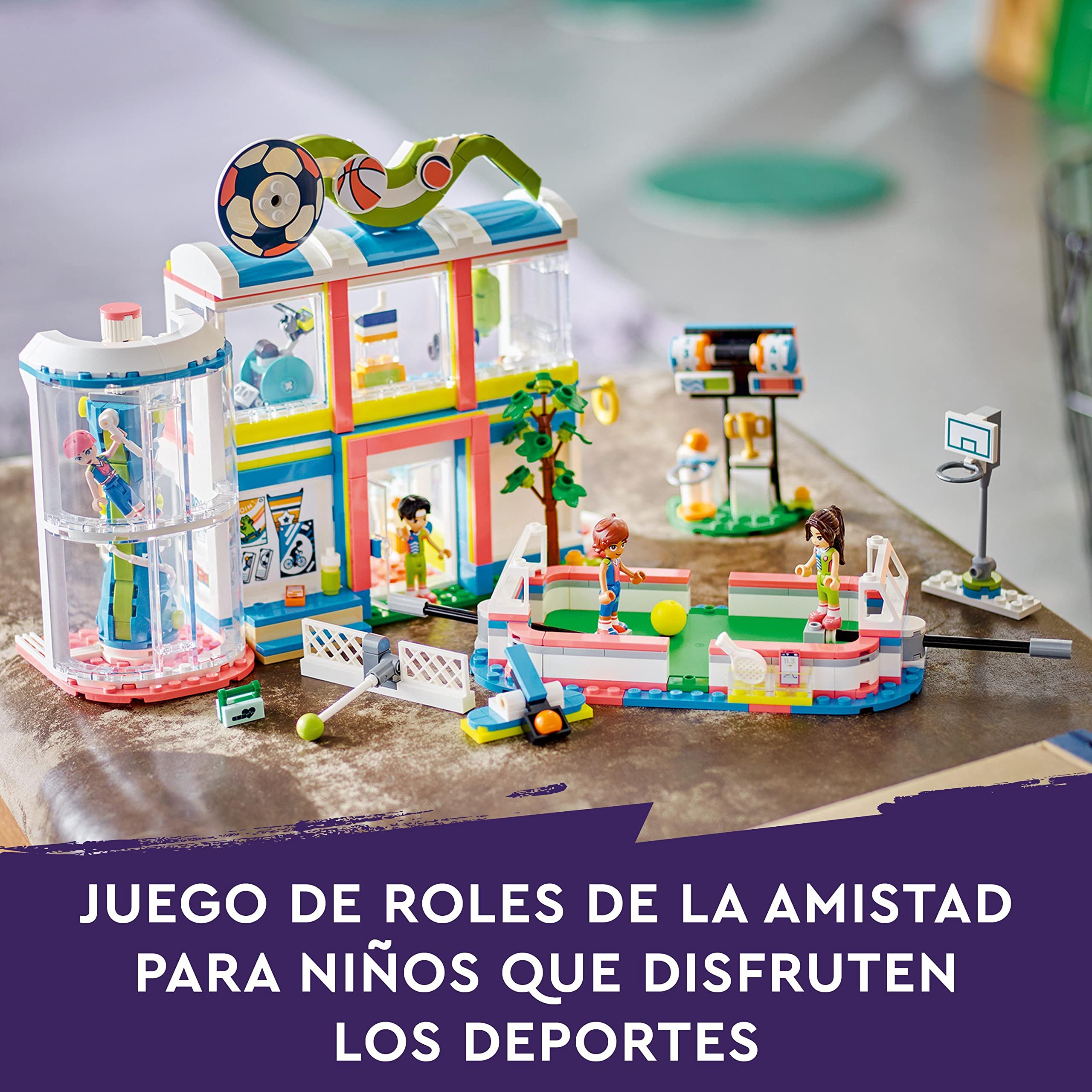 LEGO Friends Centro Deportivo con Juegos de Fútbol, Baloncesto, Tennis y Muro de Escalada, 4 Mini Muñecas, Regalos y Juguetes de Heartlake City para Niñas y Niños de 8 Años o Más 41744