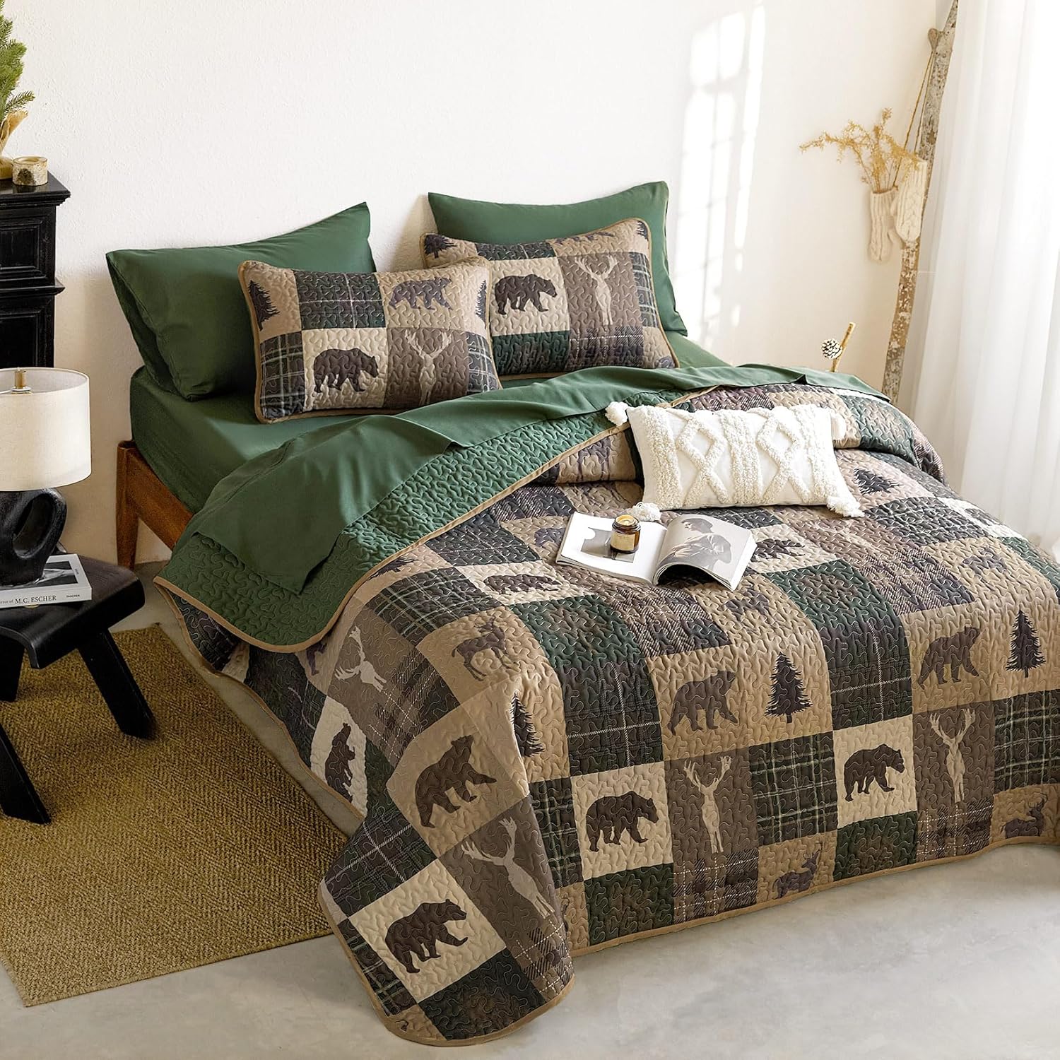 Wake In Cloud - Rustic Quilt Set, Cabin Lodge Christmas Bear Moose Deer Wildlife Western Patchwork Country, Reversible Lightweight Bedspread Coverlet, 3 Pieces, Green Brown, Queen/Full Size - Image 3