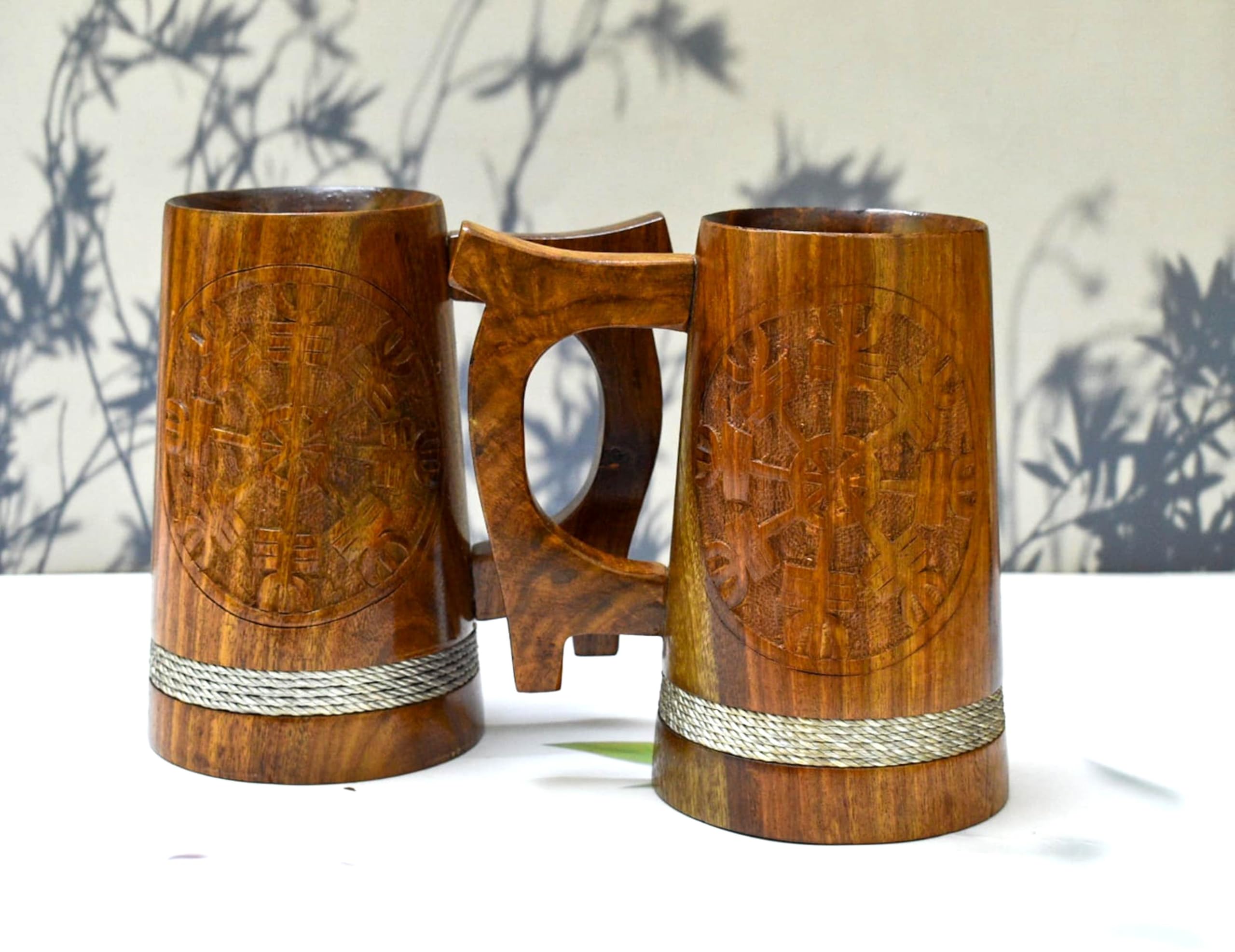 Boccale in legno per birra, stile vichingo, 590 ml, boccale da birra in legno naturale, regalo di nozze e compleanno per lui (set di 2 boccali in legno vichingo)