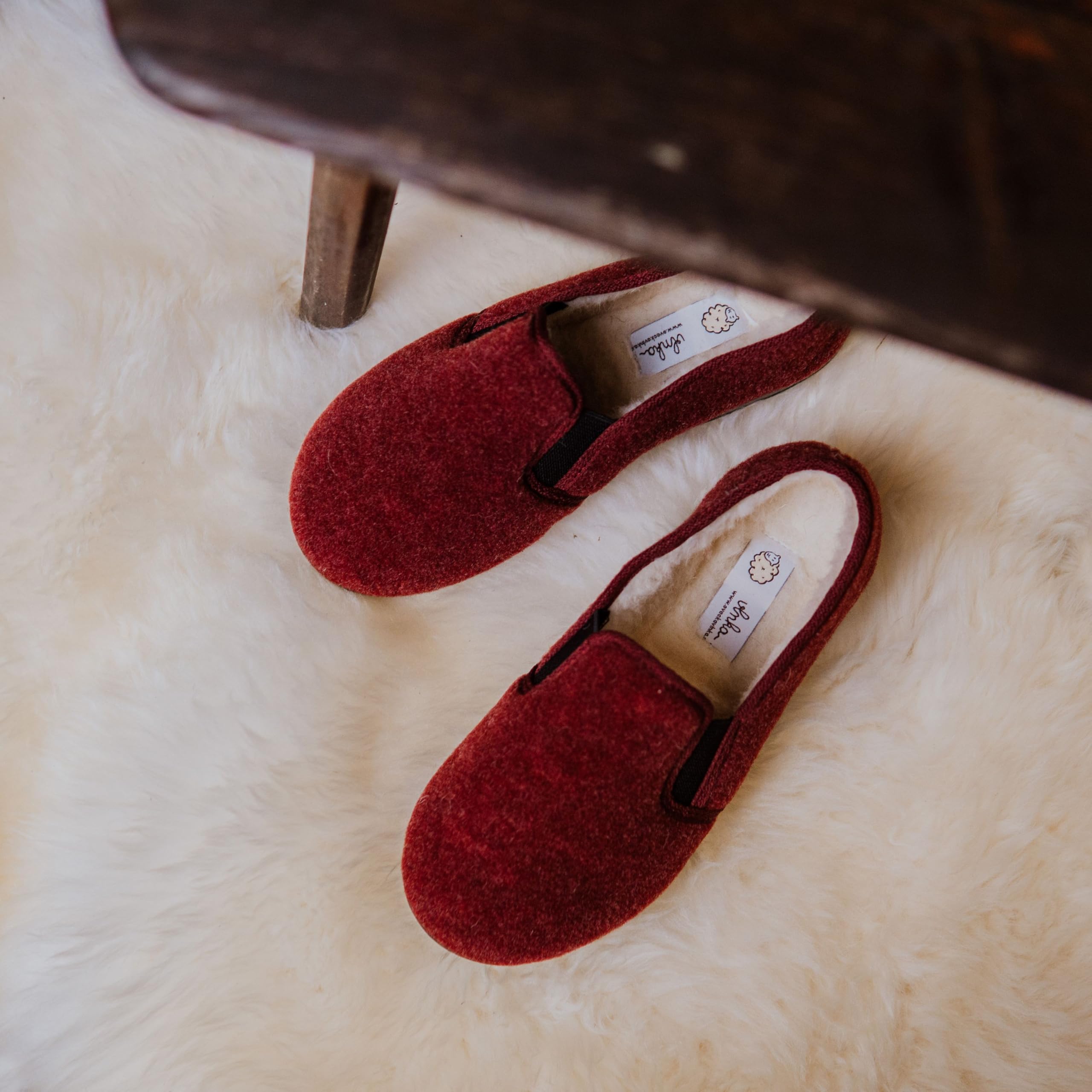 Woolee Hausschuhe Damen aus Merinowolle – Warme Rutschfeste Hüttenschuhe mit Geschlossener Ferse & Fester Sohle, Extra Bequem für Breite Füße & Hohen Rist