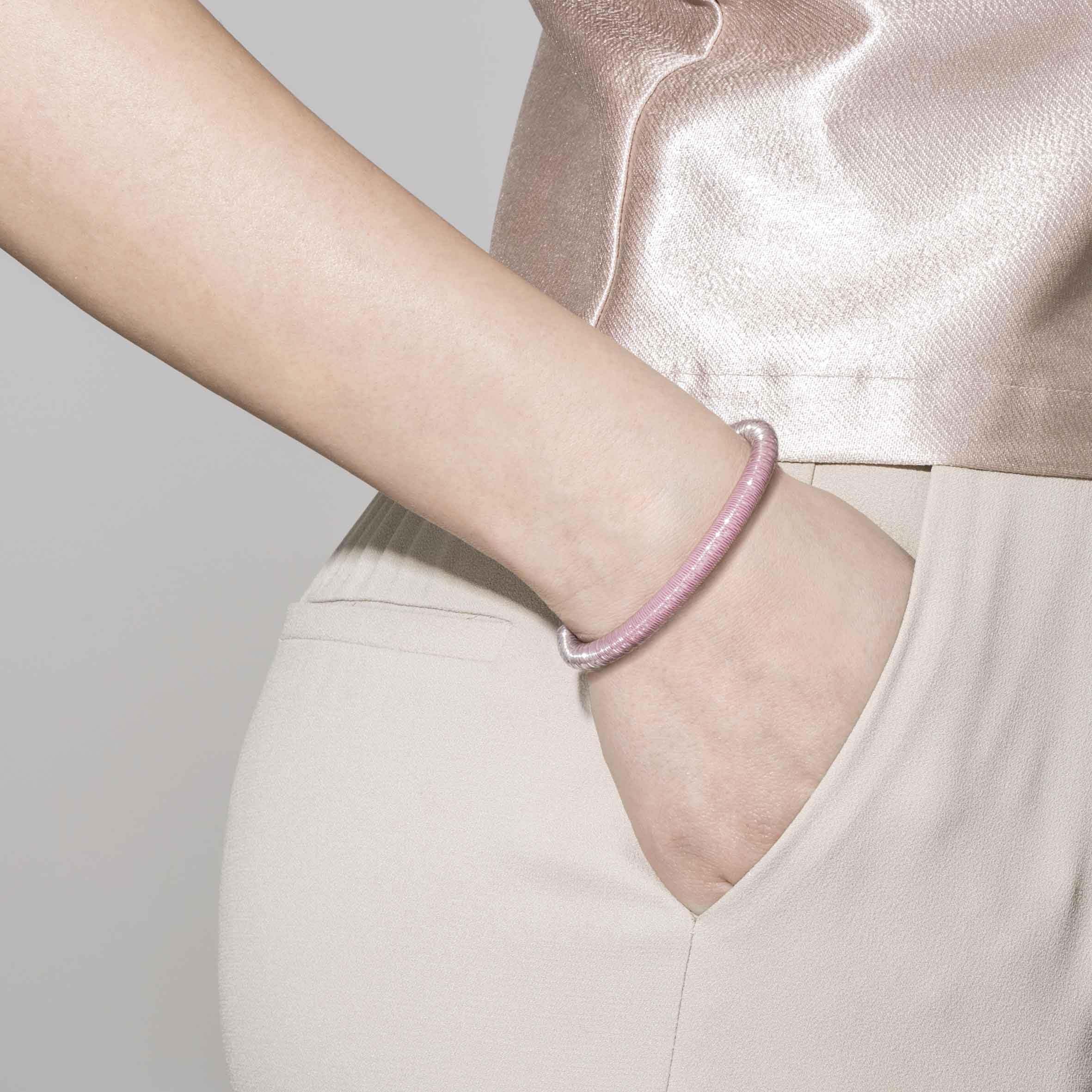 Nomination - Bracciale Donna, Collezione Essenzia, Caucciù Sintetico, Acciaio e Argento 925, Regolabile, Elegante e Resistente, Idea Regalo, Stile Minimal, Confezione Originale