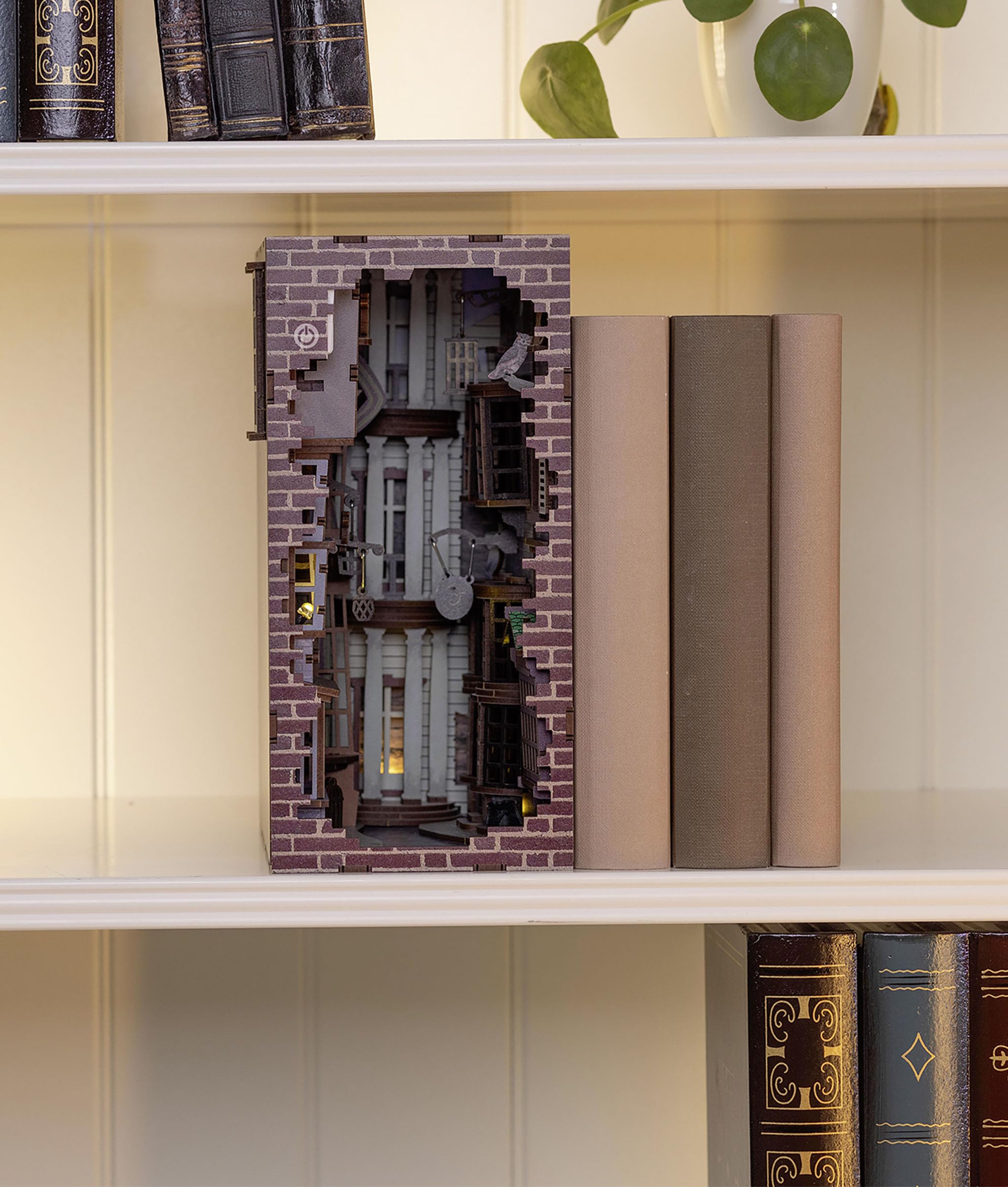 Revell Modellbausatz Tiny Adventures I Diagon Alley Harry Potter I 3D Miniaturhaus I Book Nook Holz Buchstütze I Geburtsagsgeschenk für Fans I Buchstütze Harry Potter