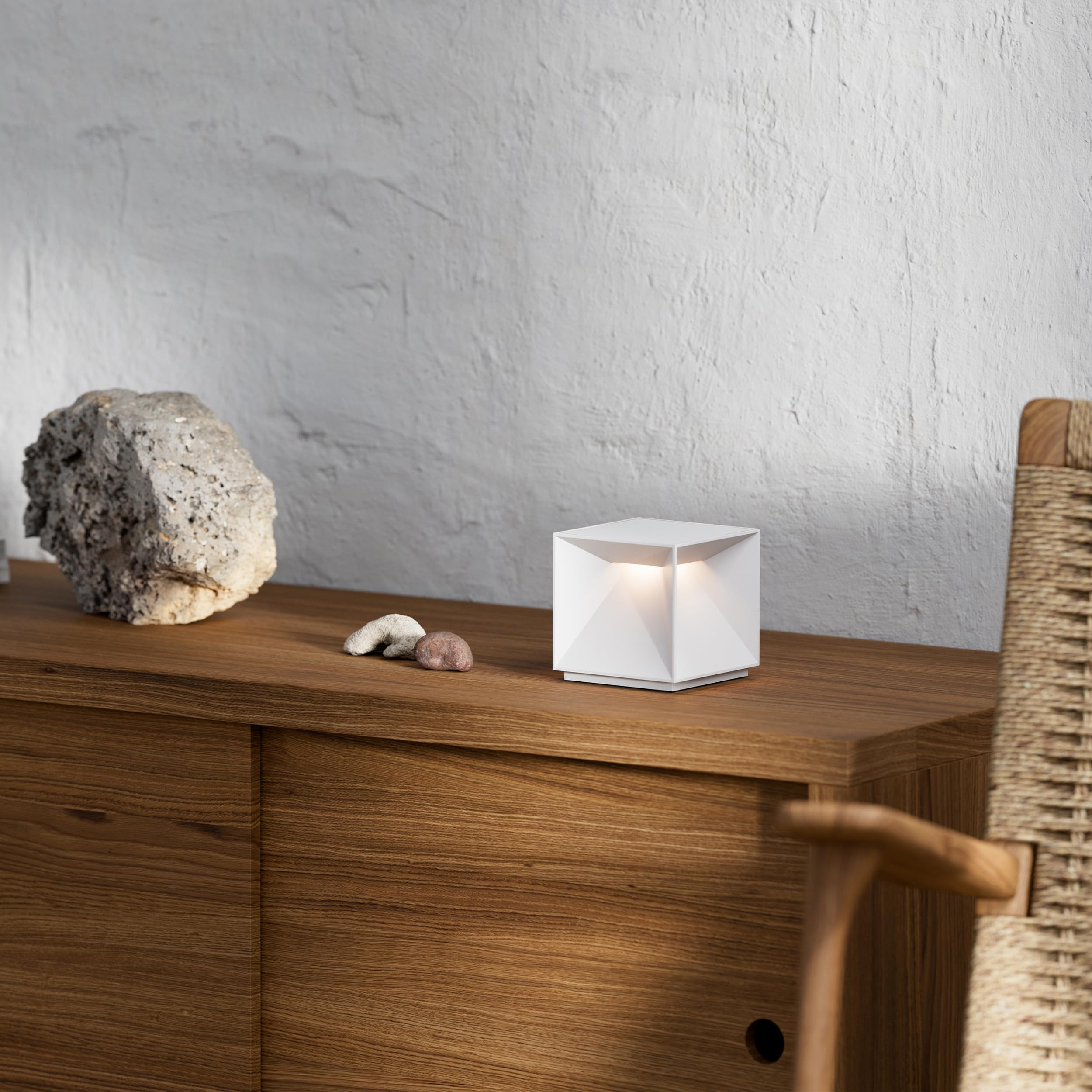 SIGOR Nutalis - Lampada da tavolo a LED dimmerabile, a forma di cubo, per interni ed esterni, IP54, resistente agli spruzzi, altezza 10 cm, ricaricabile con Easy Connect Puk, durata 9 ore, bianco neve