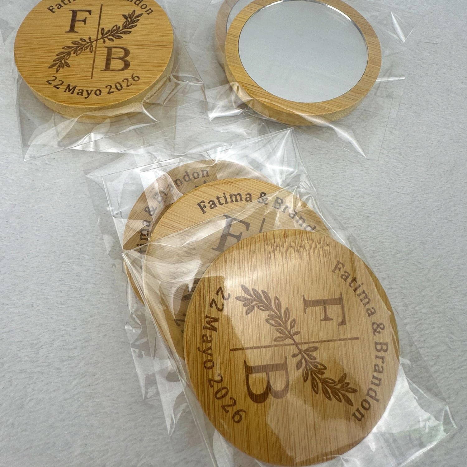 Personalisiertes Holzspiegel-Geschenk, Personalisierter Schminkspiegel, Gravierter Tragbarer Runder Kompakter Taschenspiegel, Brautjungferngeschenke, Trauzeugin, Junggesellinnenabschiedsgeschenke(50 p