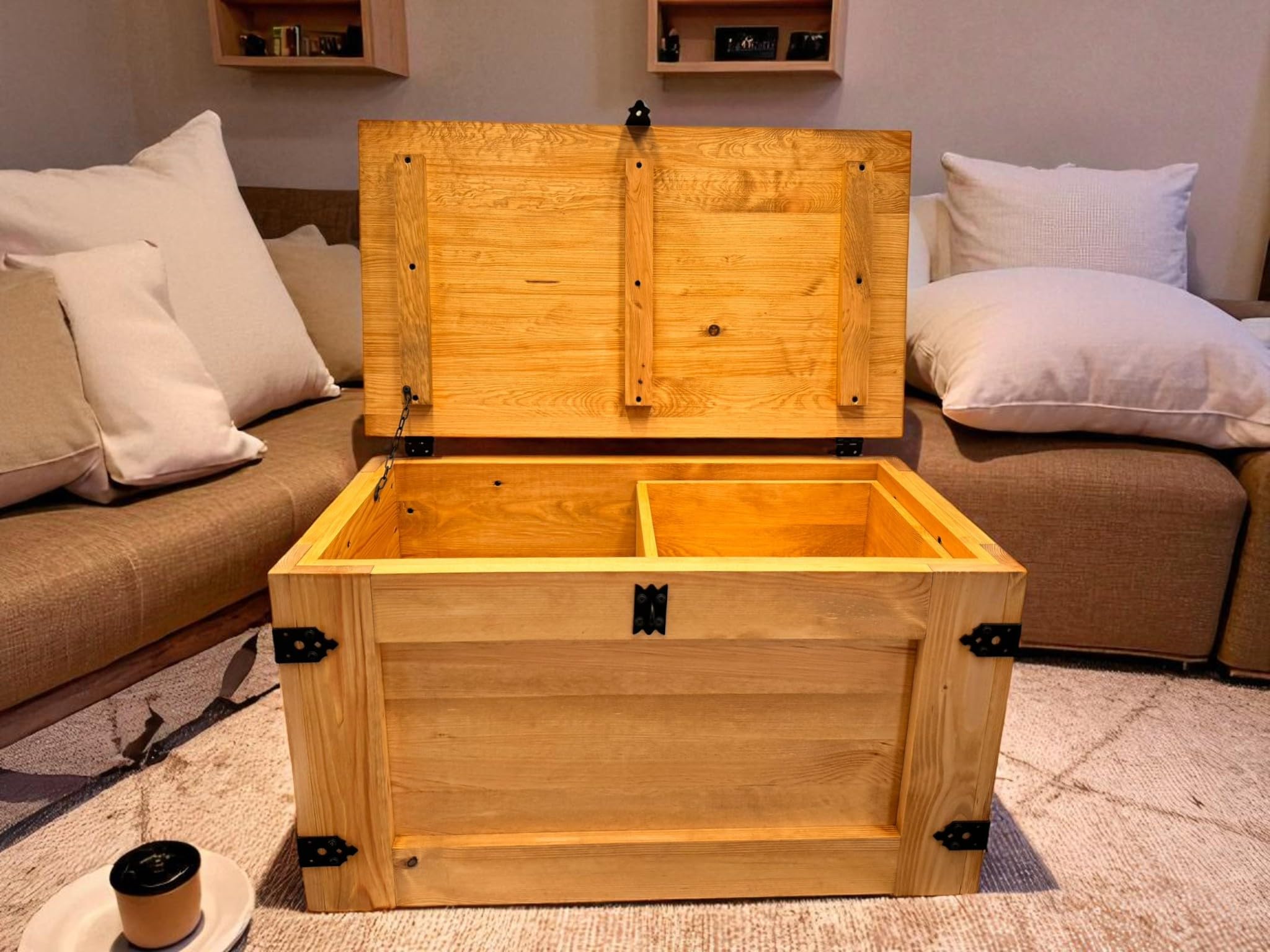 weeco Holztruhe mit beweglichem Regal und Rädern, Holzkiste mit Schiebeschublade, Schatzkiste aus Holz, Aufbewahrungsbox klappbarem Deckel 80x47x45cm, 24kg, Eichenfarbe