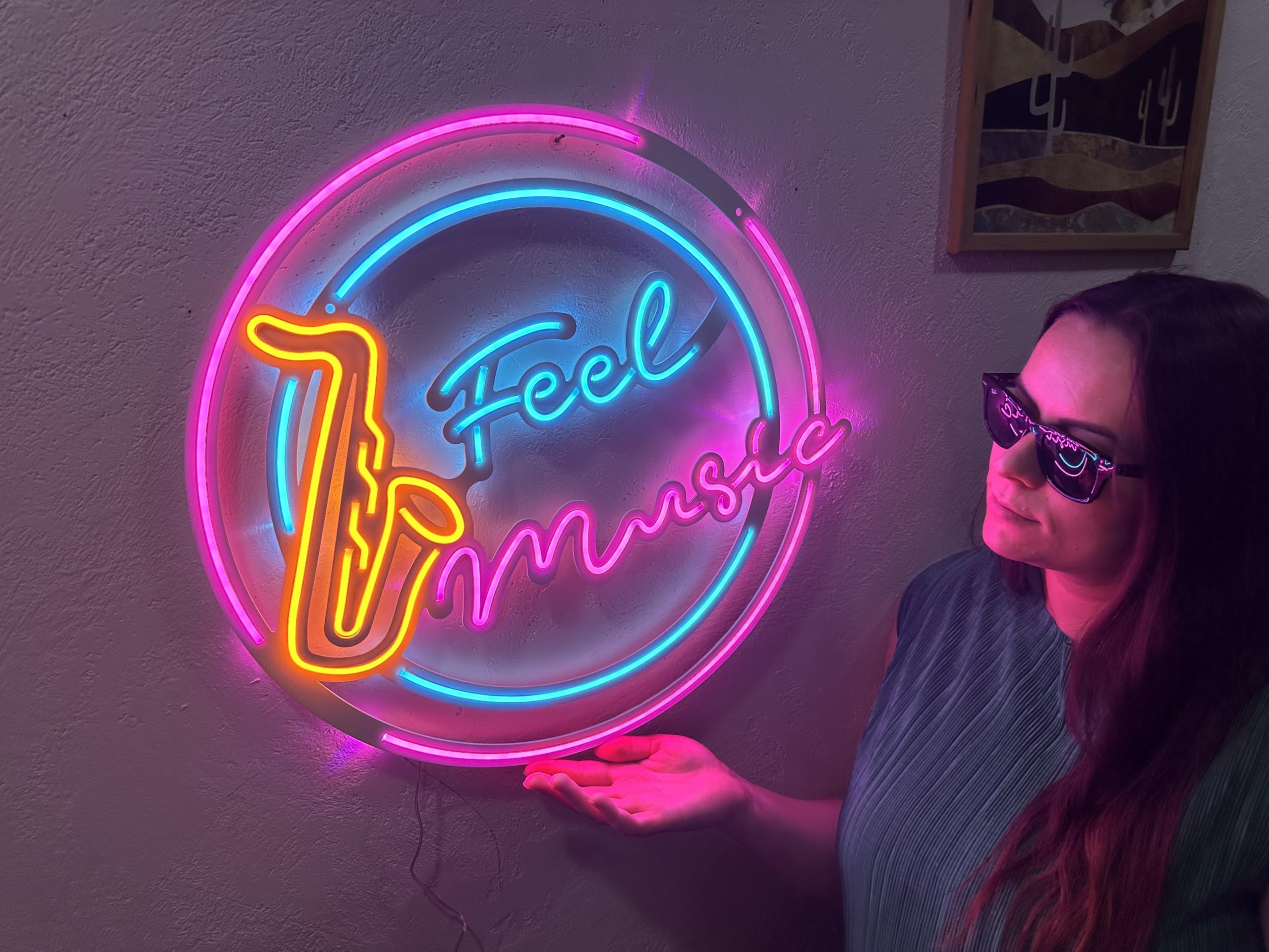 Feel Music - Insegna in metallo al neon, splendida decorazione da parete a LED con retro in metallo, perfetta per studi musicali, bar o spazi abitativi. Insegna luminosa al neon vivace per gli amanti