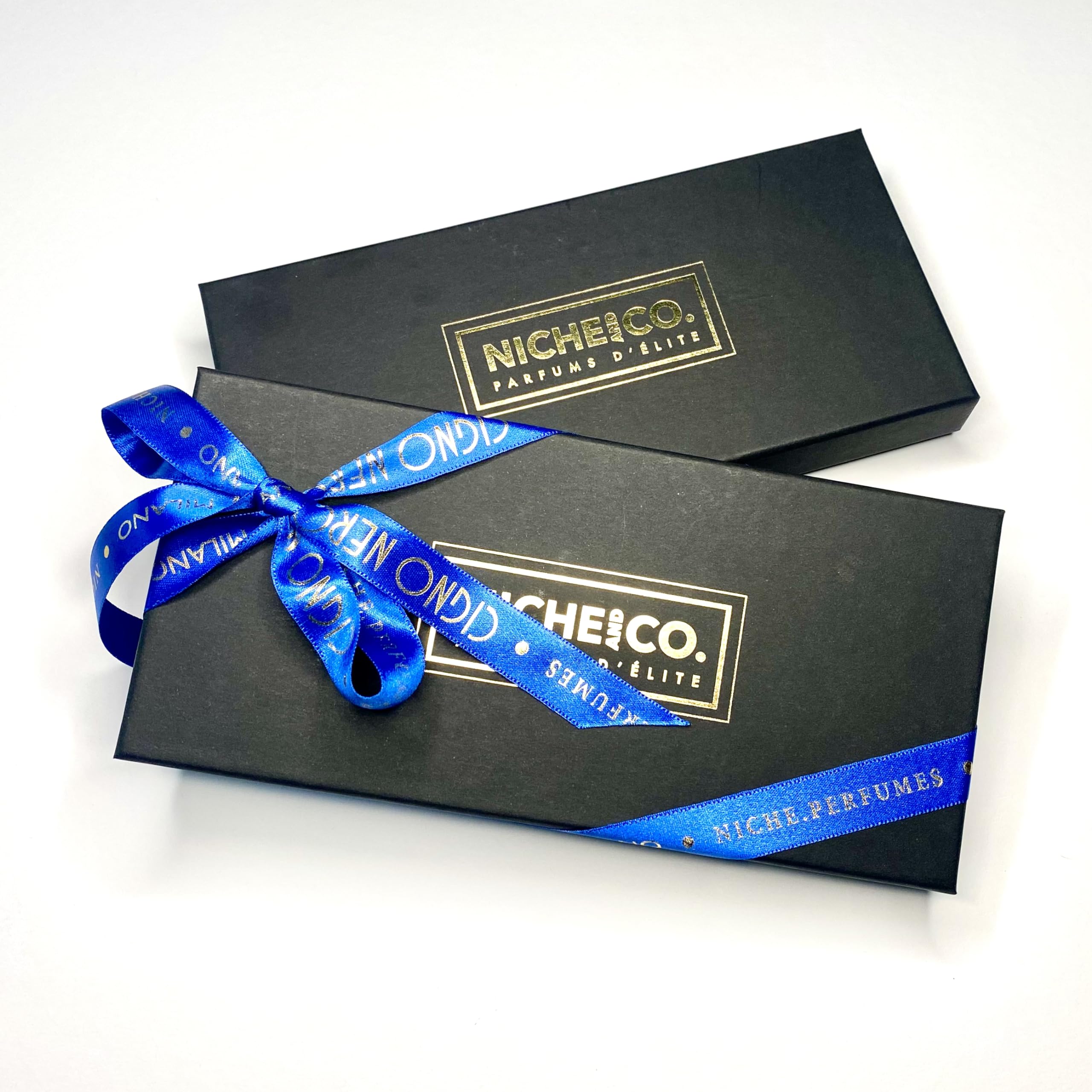 Eau de Parfum Cigno Nero Milano. KIT DE DESCUBRIMIENTO 6 viales de 2 ml. Cada vial contiene una fragancia de la línea de extractos de perfumes Cigno Nero para mujer y hombre.