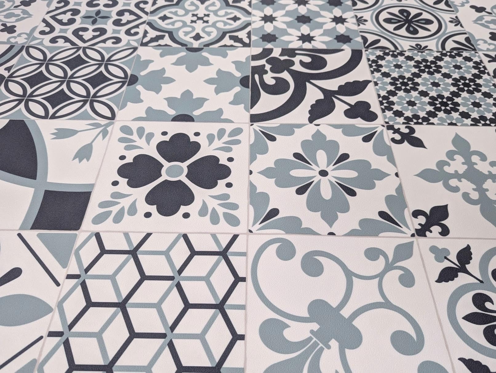PVC Bodenbelag Vinylboden in Retro Patchwork Fliesen Muster, Zuschnitt (2m breit / 2m lang)