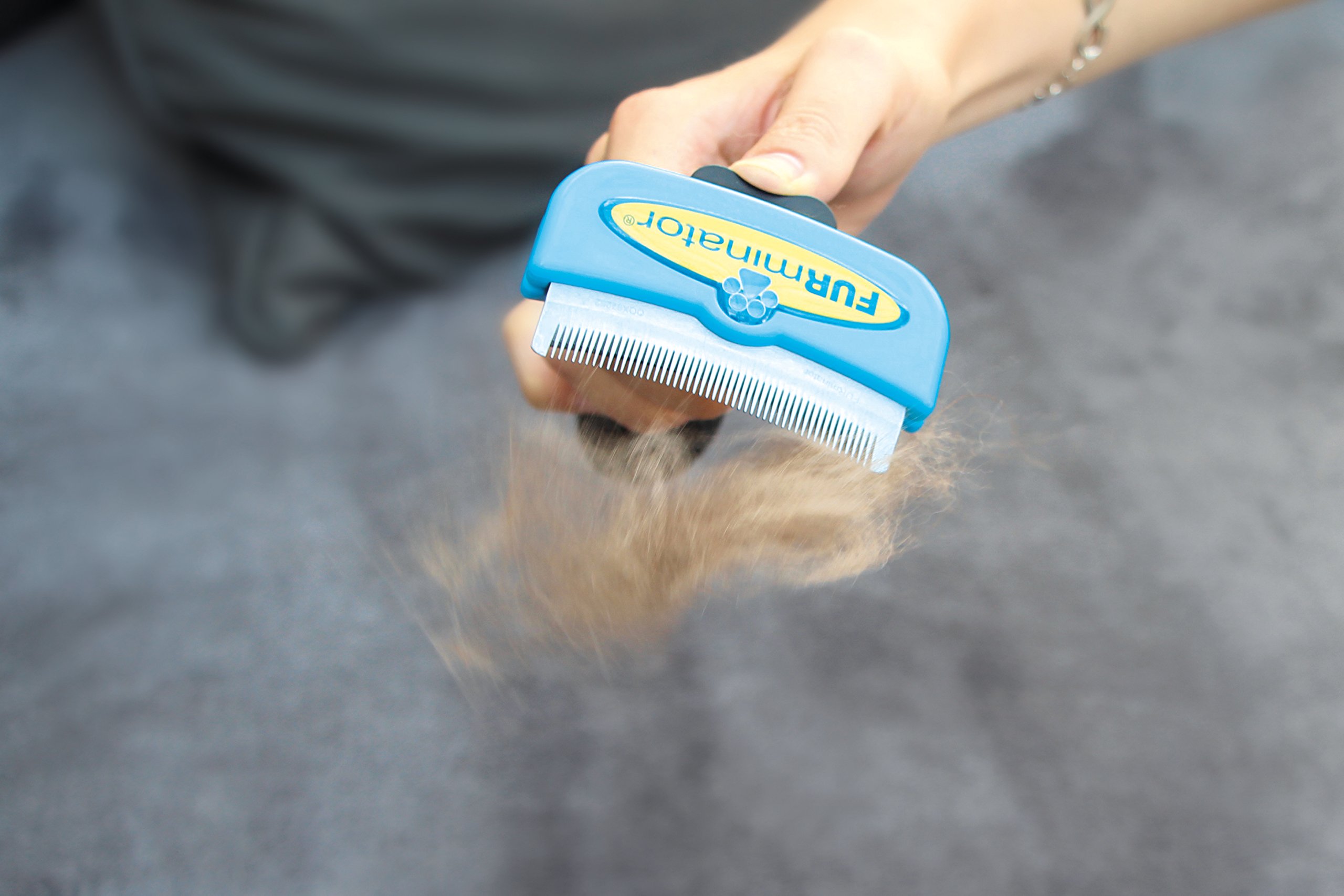 FURminator FURflex szczotka do pielęgnacji sierści dla średnich psów, narzędzie deShedding do usuwania podwełny, rozmiar M