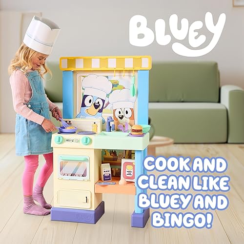 Vista 2 de Bluey - Juego de cocina con el Chef, con más de 20 sonidos, frases, música y luces, incluye 20 piezas para jugar, mide más de 90 cm de alto, incluye