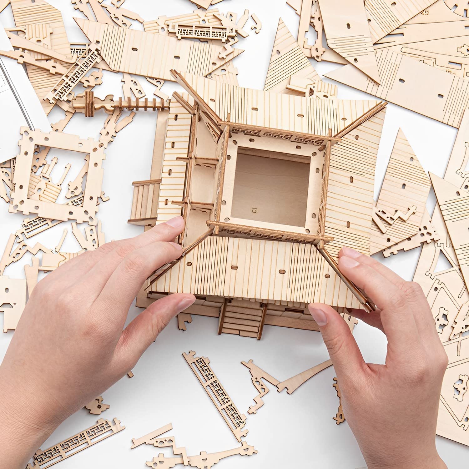 Rolife Architecure, set di puzzle 3D a cinque piani, pagoda a cinque piani, kit di modelli per adulti da costruire, decorazione per scrivania zen per la casa, regalo per uomini e bambini
