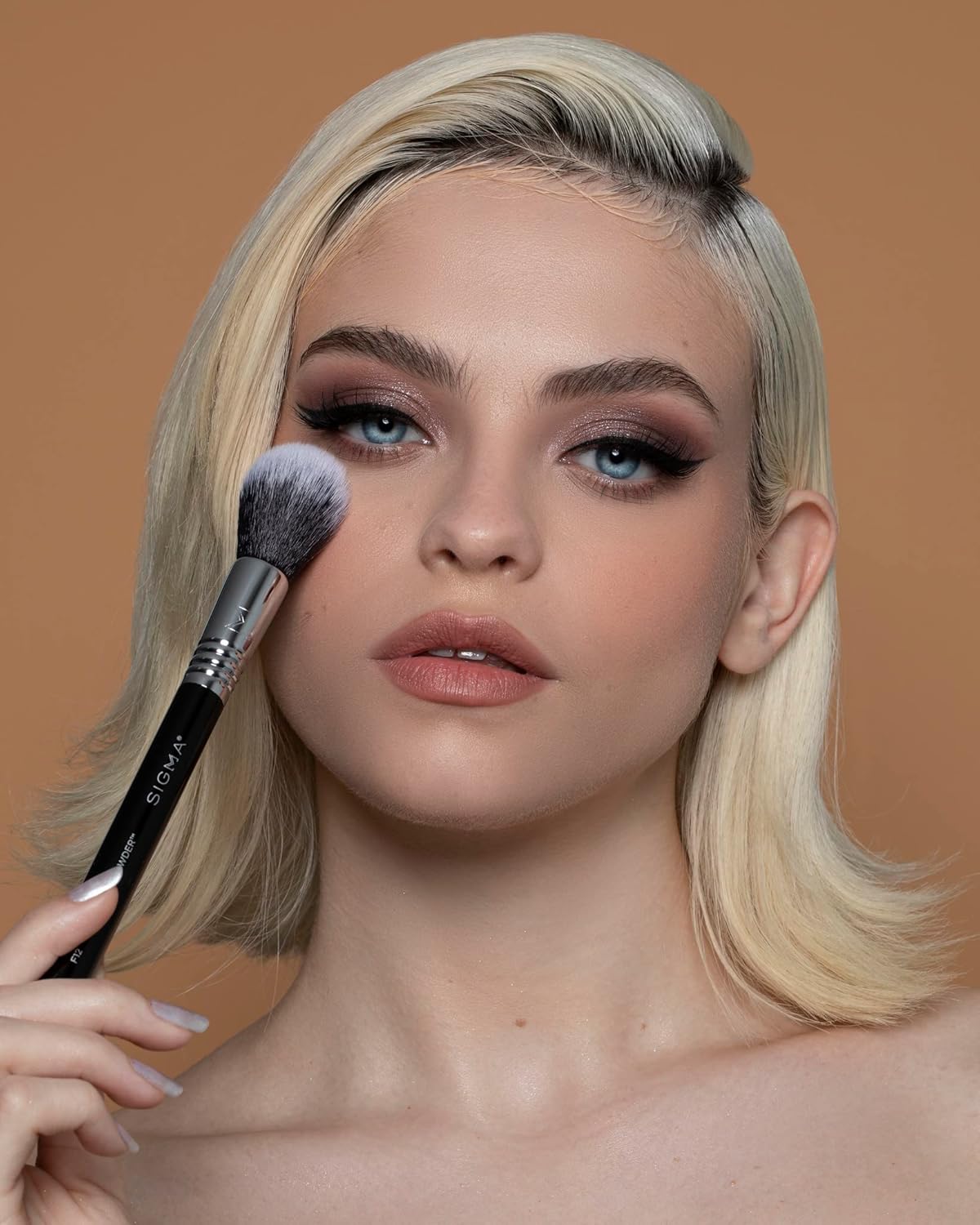Sigma Beauty F12 Setting Powder™ Brush - Image 6