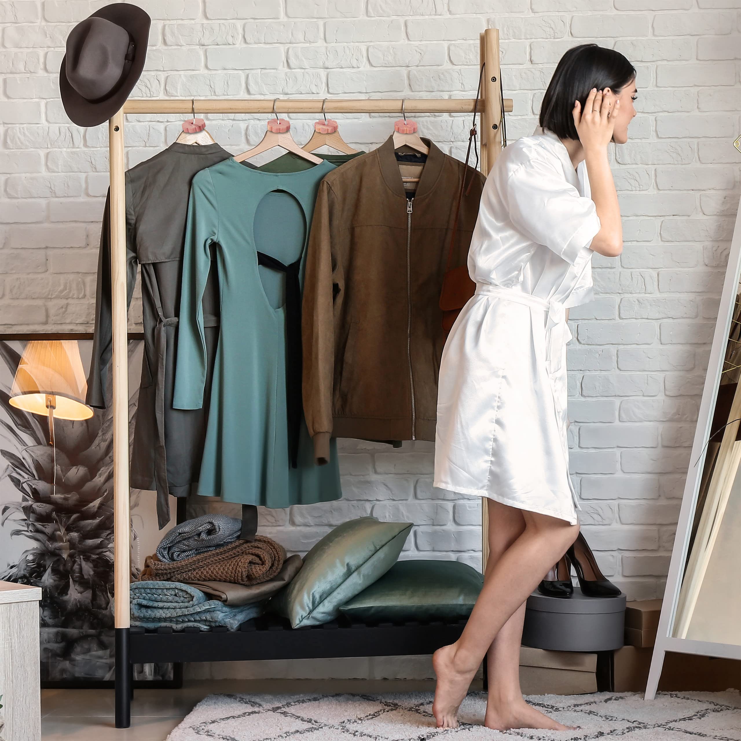 Relaxdays 100 x Mottenschutz Zedernholz, Mottenringe für Kleiderschrank, Langzeitschutz, Mottenmittel gegen Kleidermotten, Natur