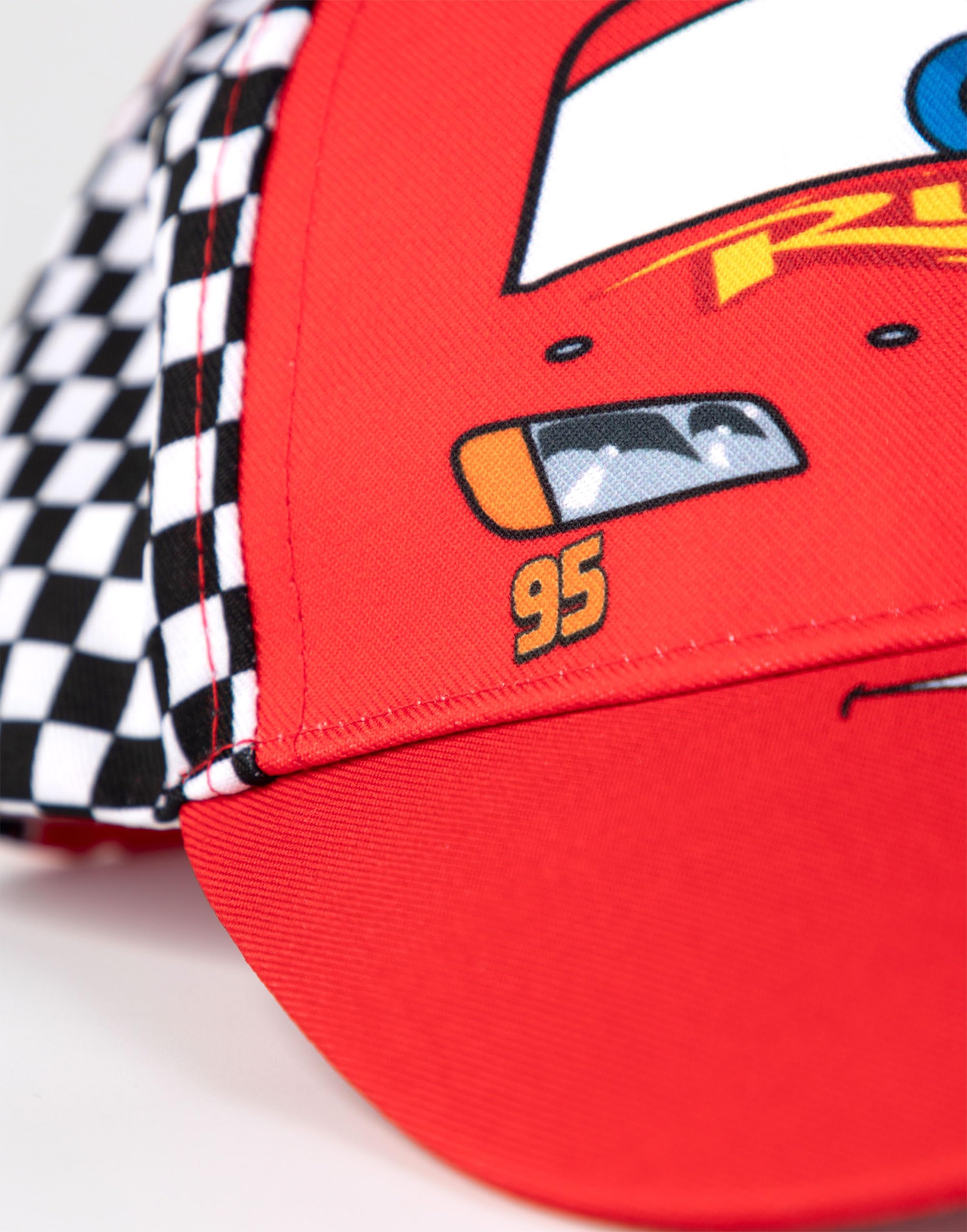 Disney Cars Lightning McQueen Kids Red Adjustable Curved Peak Cap | Letnia czapka chroniąca przed słońcem dla chłopców | '95 Rust-eze czapka w kratkę, Czerwony, Rozmiar uniwersalny
