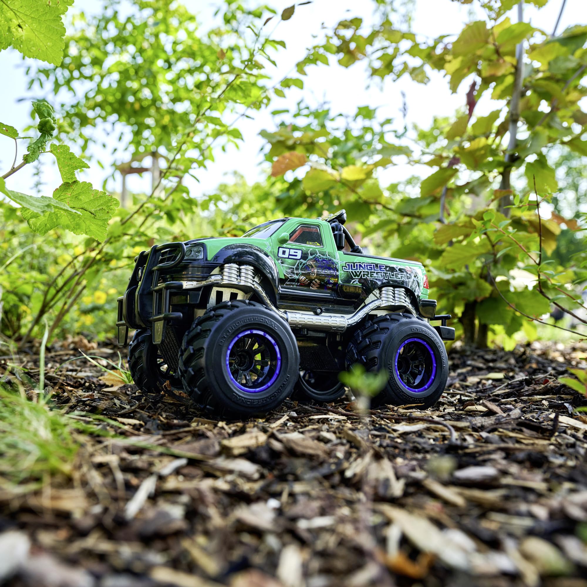 Dickie Toys - RC Auto Jungle Wrestler Ford F150 (30 cm) - zdalnie sterowana monstertruck od 6 lat z oświetleniem - Remote Control Car dla dzieci, pilot zdalnego sterowania 10 km/h, 2,4 GHz, w zestawie