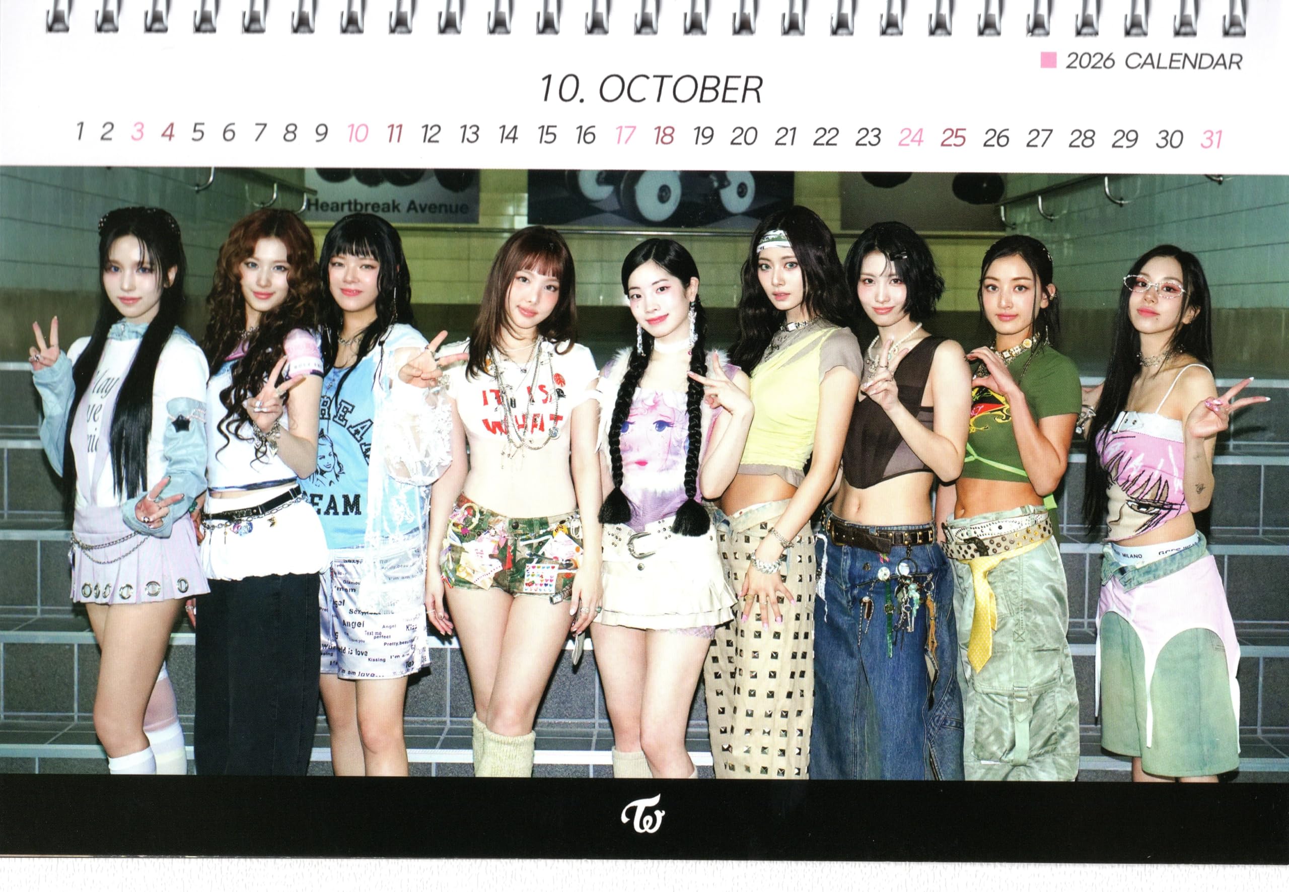 Amazon.co.jp: TWICE トゥワイス グッズ 卓上 カレンダー (写真集