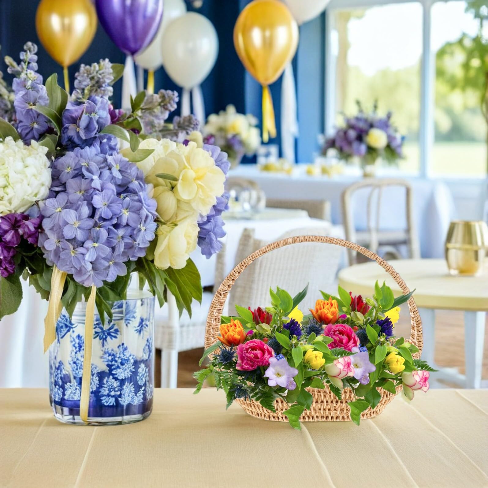 Cesto di Fiori in Imitazione Rattan, Basket Decorativo | Plastica e Ferro, Stile Rustico Raffinato Farmhouse, per Piante e Fiori, Uso su Balconi e Uffici, Facile da Trasportare