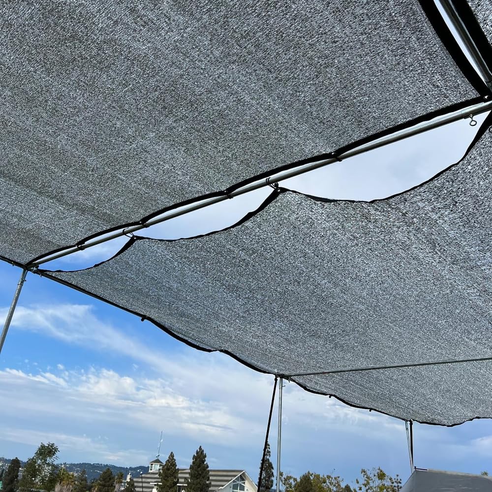 Telo ombreggiante riflettente in Aluminet al 70%, blocca il calore per serre, auto, animali domestici, camper, campeggio all'aperto, traspirante e pieghevole – include corda elastica e borsa