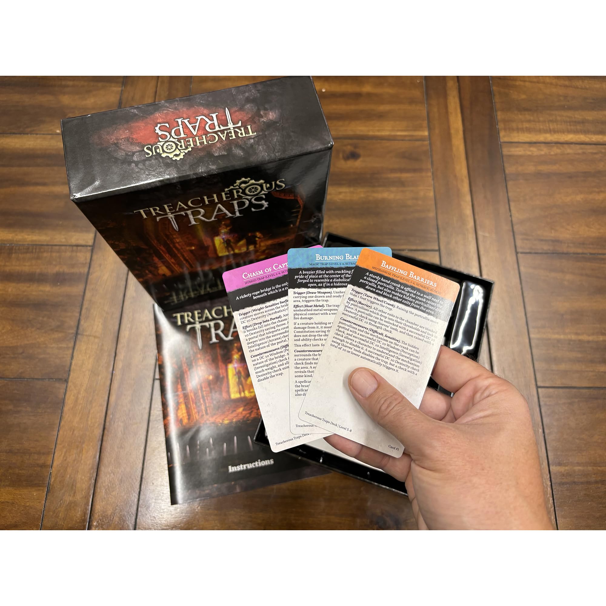Nord Games: Treacherous Traps: Boxed Set - 5e RPG Storytelling Cards, 350 Tarot-Karten von vorgefertigten & zufälligen Fallengeneratoren, D&D Rollenspiel