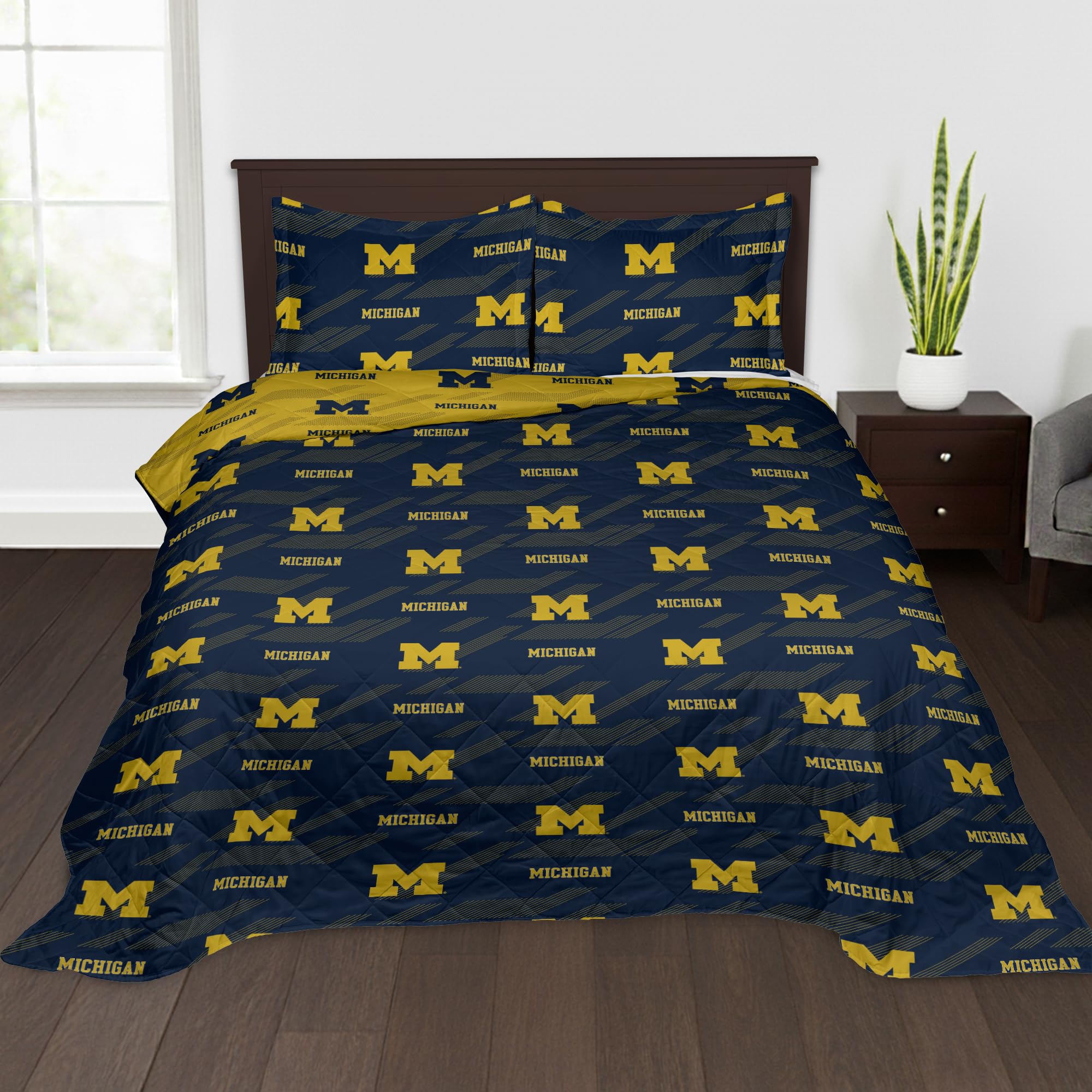 Northwest NCAA Quilted Throw Blanket with 2 Shams, Soft Cozy Bedding, All Seasons, 90 x 90 inches
