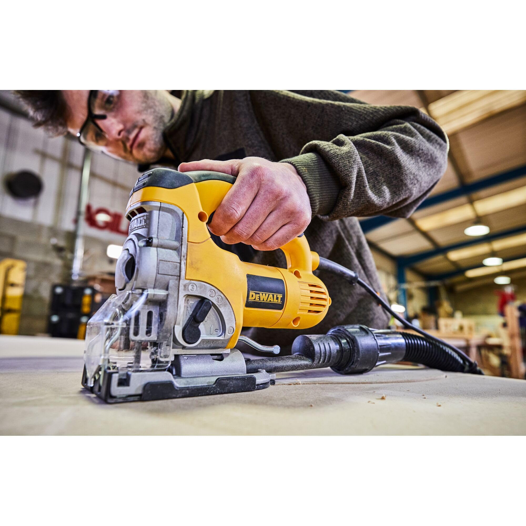 DeWalt, Potenza DeWalt DW331 K – Sega elettrica 230V