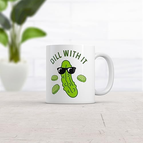 Crazy Dog T-Shirts Dill With It - Taza divertida de encurtidos – Taza de café novedosa para los amantes de los pepinillos – Regalo de cerámica