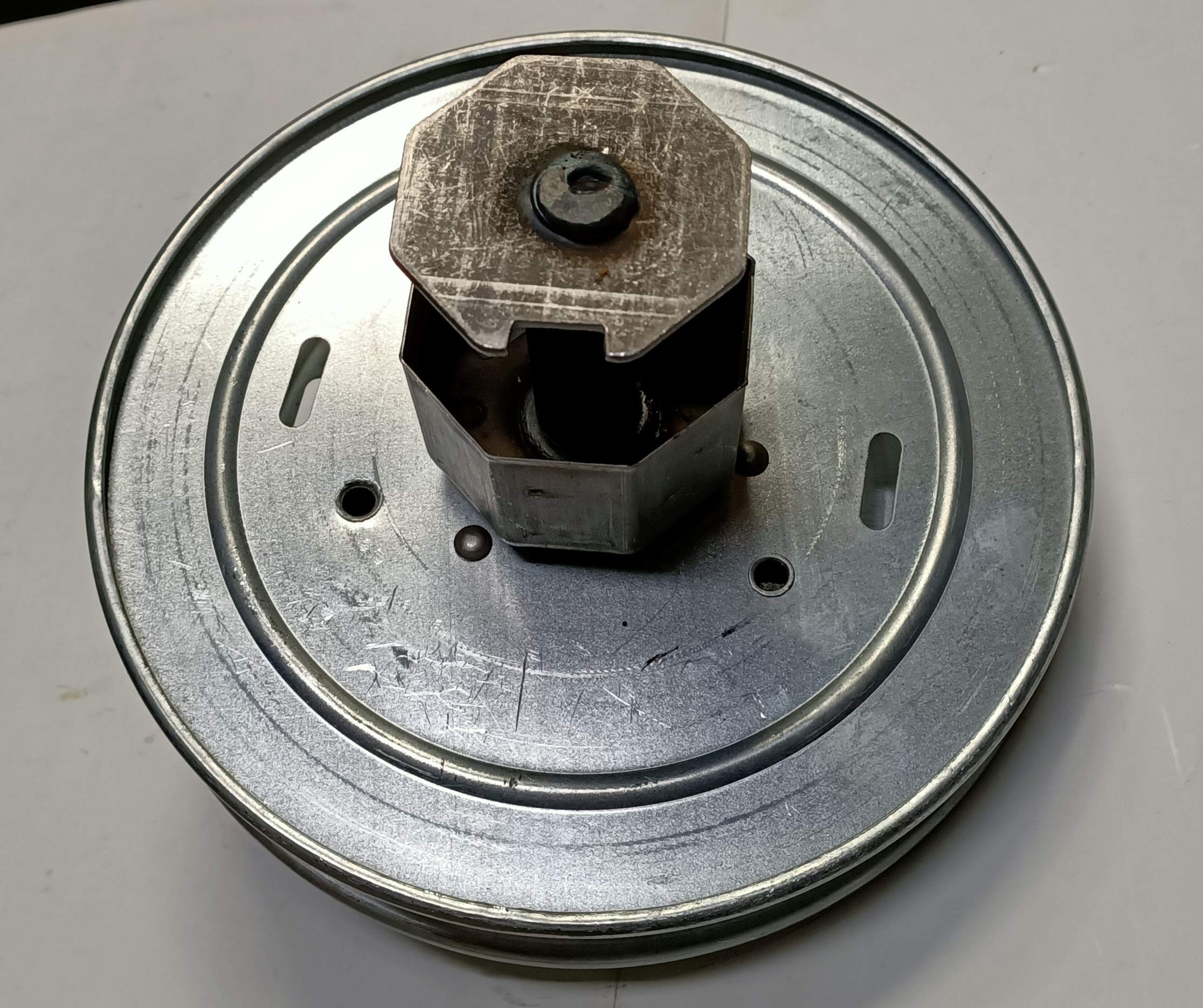 Puleggia con riduttore 1:2,5 e calotta d. 210 mm per rullo tapparelle in ferro ottagonale