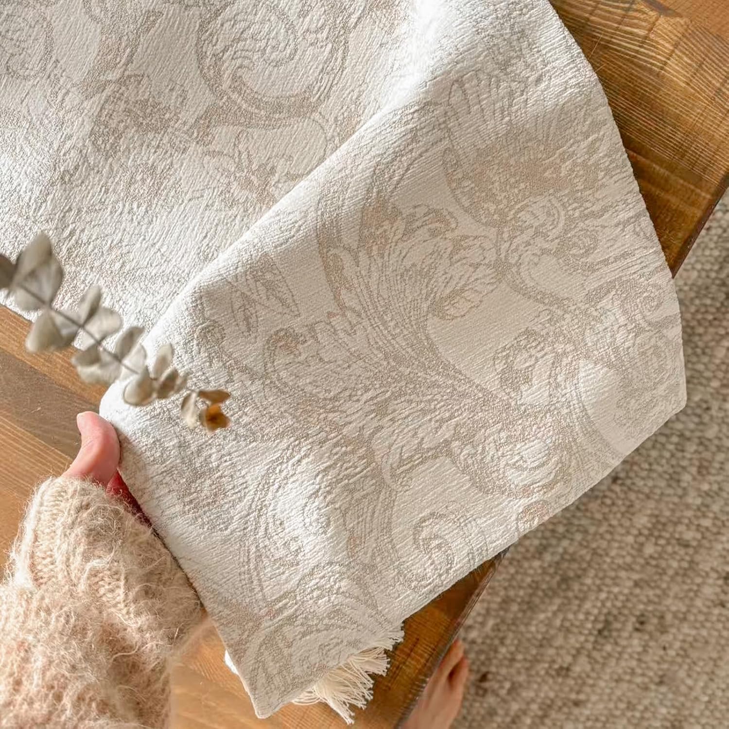 Beige Table Runner, Cotton Polyester Jacquard Thick Table Runner for Wedding Kitchen Dining Table Decoration Home Decor, 12x108 Inches