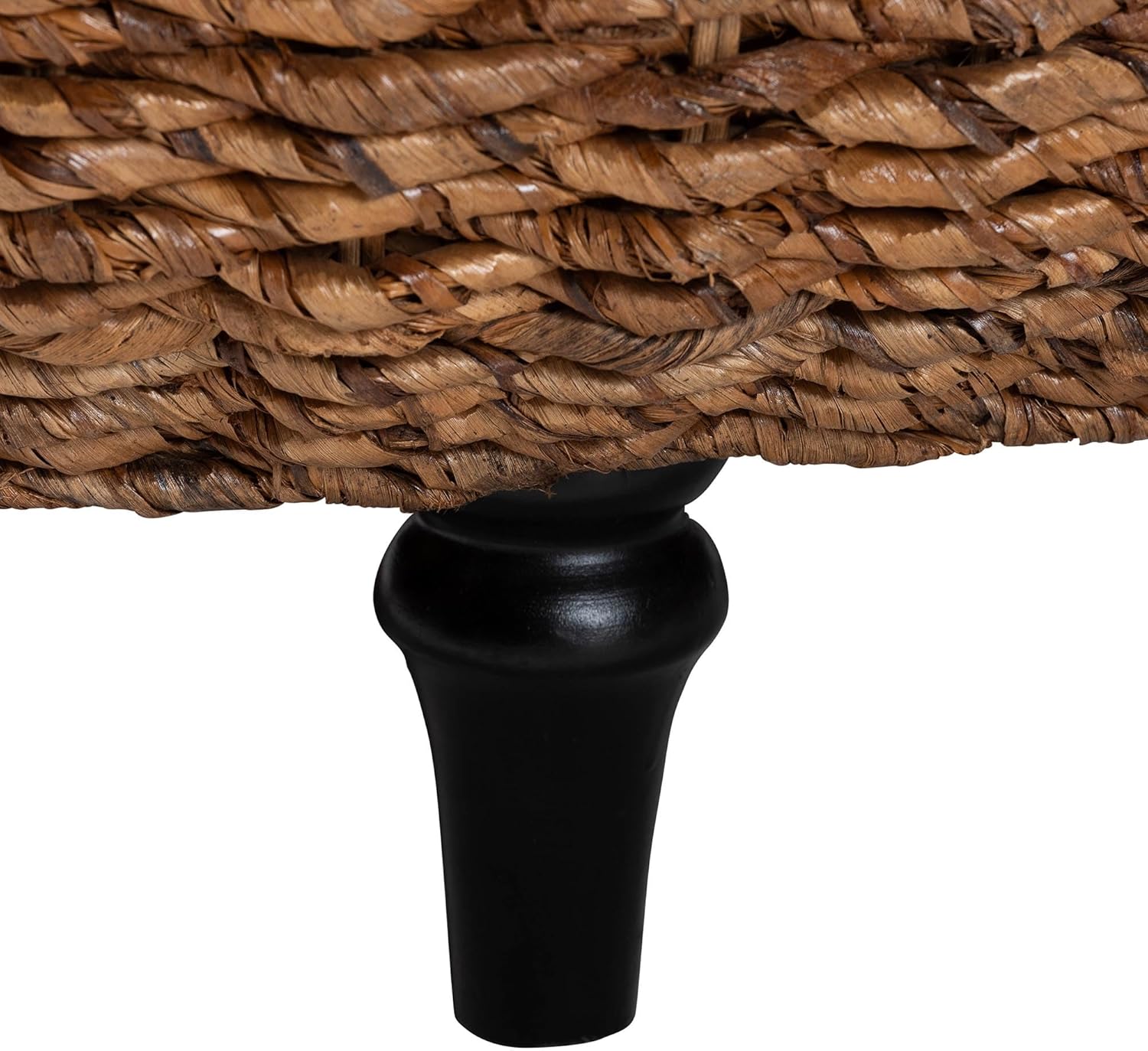 bali & pari Riau Handwoven Seagrass Coffee Table with Wooden Legs – Natural Wicker Round Living Room Table for Living Room or Bedroom Décor