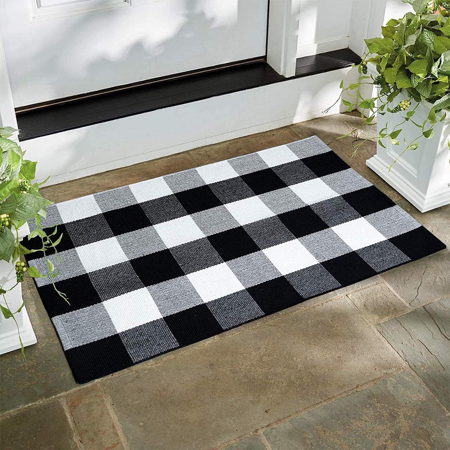 Winwinplus Buffalo Plaid Rug Outdoor Front Porch Decor Farmhouse Decor Rug, 23.6inch x 51.2inch, Blue and White Plaid