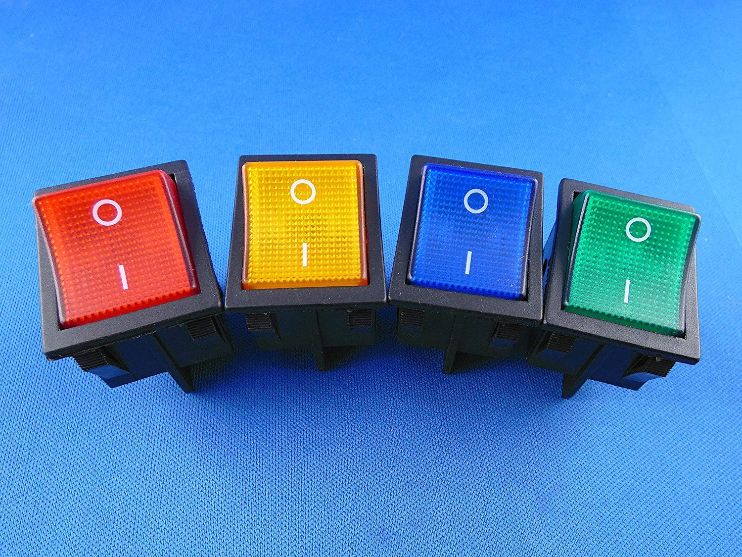 4 Interruttori A Bilanciere Illuminati 16A 250VAC - Rosso, Verde, Giallo, Blu - 2 Poli (4 Pin), 28.5x21.5mm