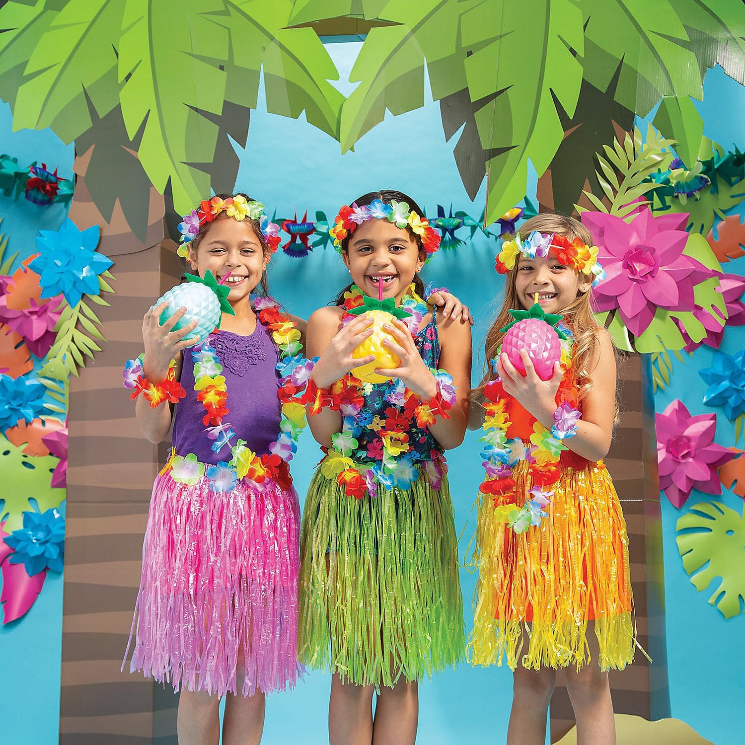 Fun Express Luau Palm Tree Cardboard Archway – Vibrant Tropical Party Decor for Hawaiian Themed Events Luau Parties and Summer Celebrations – Perfect for Photo Opportunities Easy to Assemble – 1 Piece