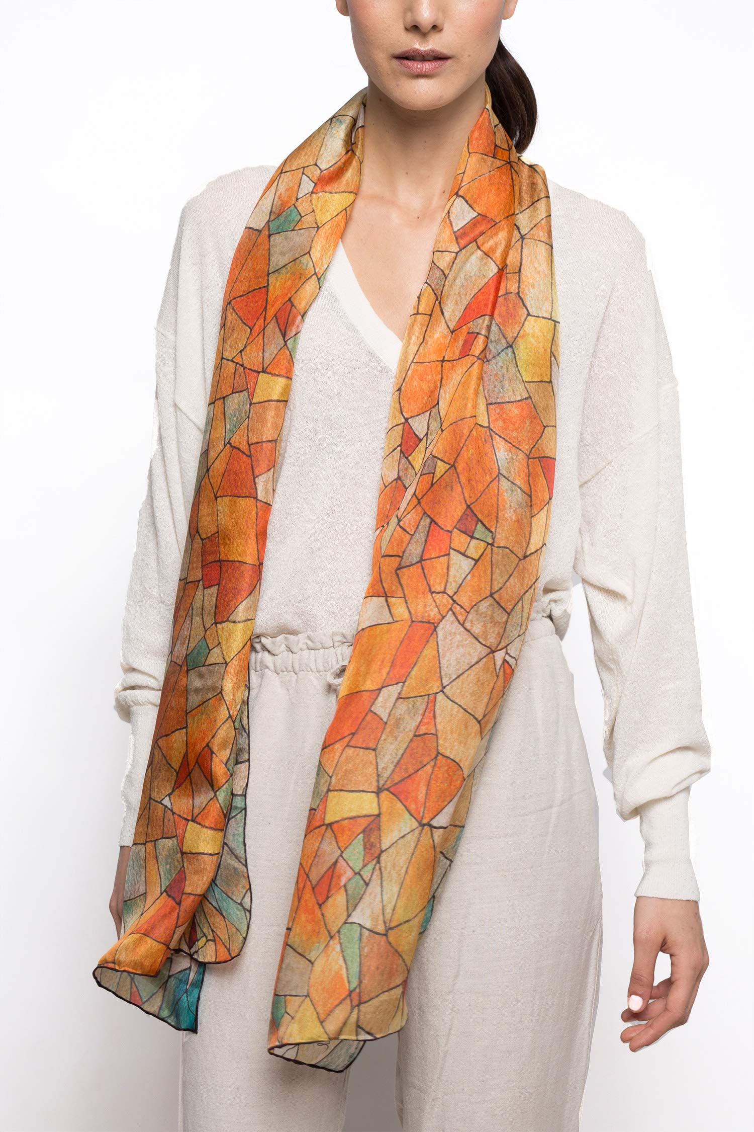Foulard en soie aux couleurs chaudes, Accessoire idéal pour rehausser votre apparence