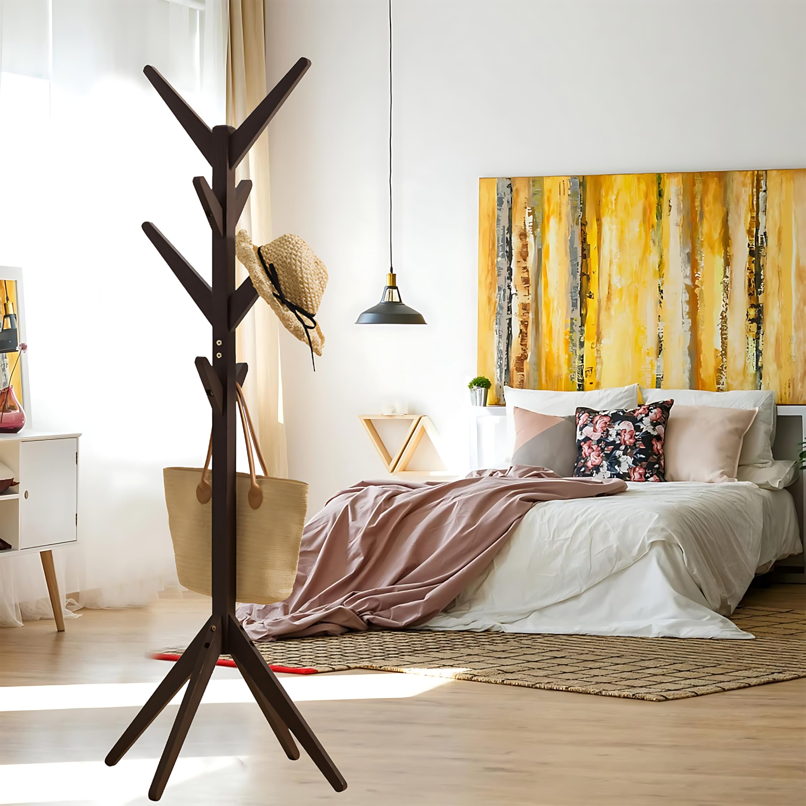 Porte-chapeau autoportant en bois au style naturel pour créer une entrée soignée et accueillante