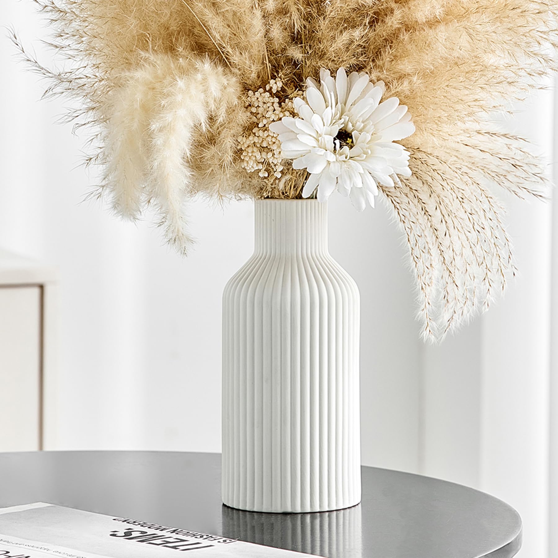 Octdays White Ceramic Vase Decor: Modern Minimalist Flowers Vase for Home Decor Small Pampas Grass Vases Ribbed Vases for Table Centerpieces Entryway Mantel Shelf Decoration