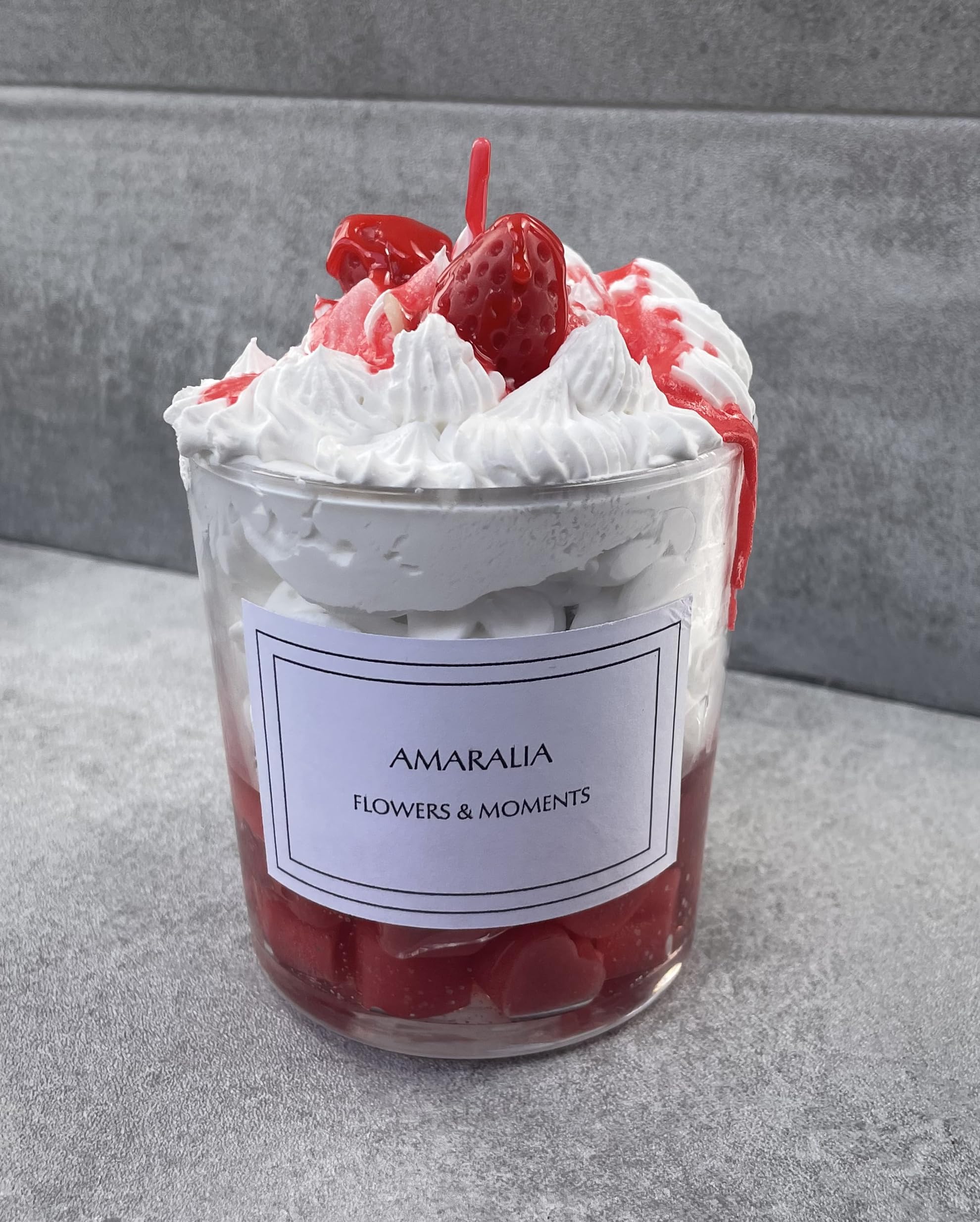AMARALIA Berry delight | NUEVA COLECCIÓN Gourmet Glow |Velas Decorativas para Regalo | Vela Artesanal con Forma de Postre | Vela Fresas y Nata | Aromatica| Dia de la Madre | Dia del Padre
