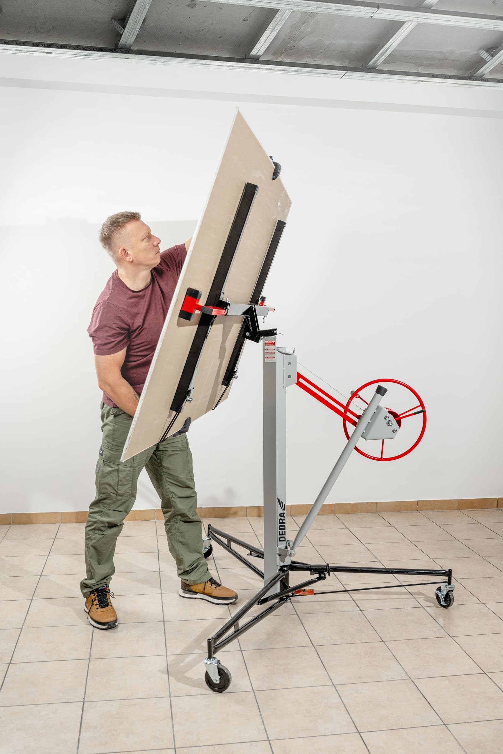 Plattenlift für Gipskartonplatten DEDRA, Hubhöhe 140–325 cm, Tragkraft 68 kg, Einfach Ein-Personen-Bedienung, Leicht zu transportieren und stabile Konstruktion