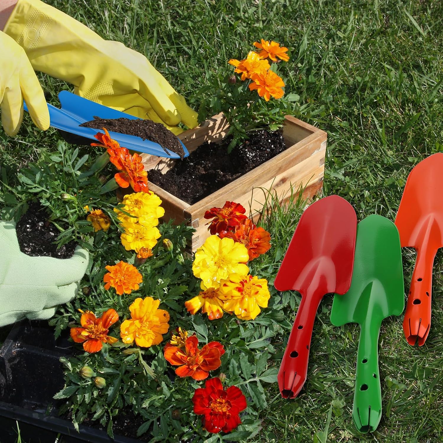 Bunte Mini-Handschaufel aus Metall, zum Umpflanzen von Gartenschaufeln für Blumenerde, Sukkulenten, Kinder, Teenager, Damen, Herren, Geschenk, drinnen und draußen, 6 Farben (36 Stück)
