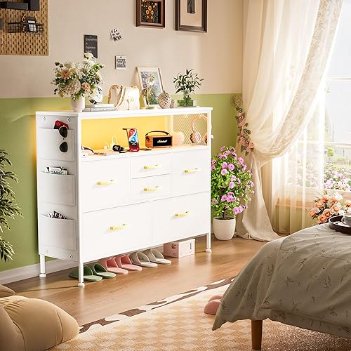 Miniatura 7 de Cómoda para dormitorio, soporte de TV con tomas de corriente y luz LED, cómoda de 6 cajones con bolsillos laterales y ganchos, cómoda ancha con