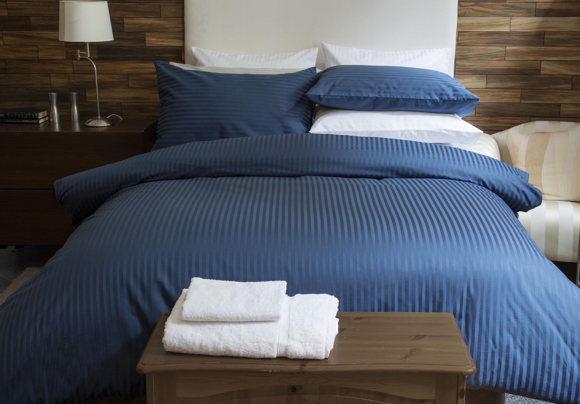 Belledorm Navy Hotel Suite Satin Stripe - Duvet Set (, Double)